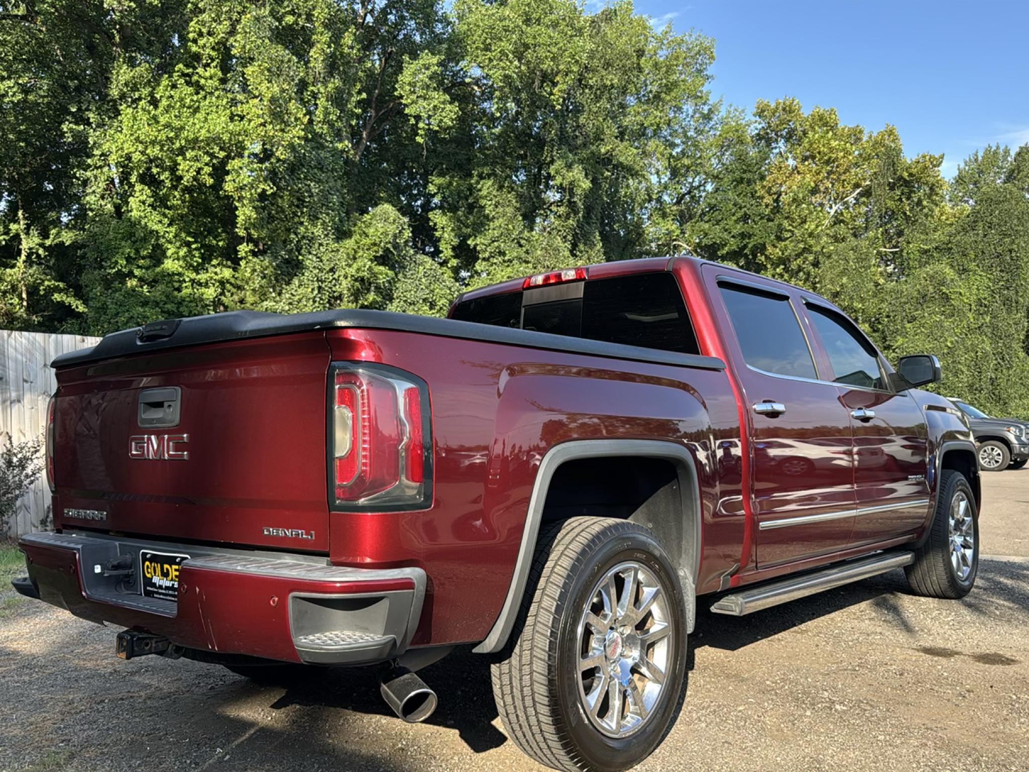 GMC Sierra 1500 4WD Crew Cab 143.5" Denali 2017