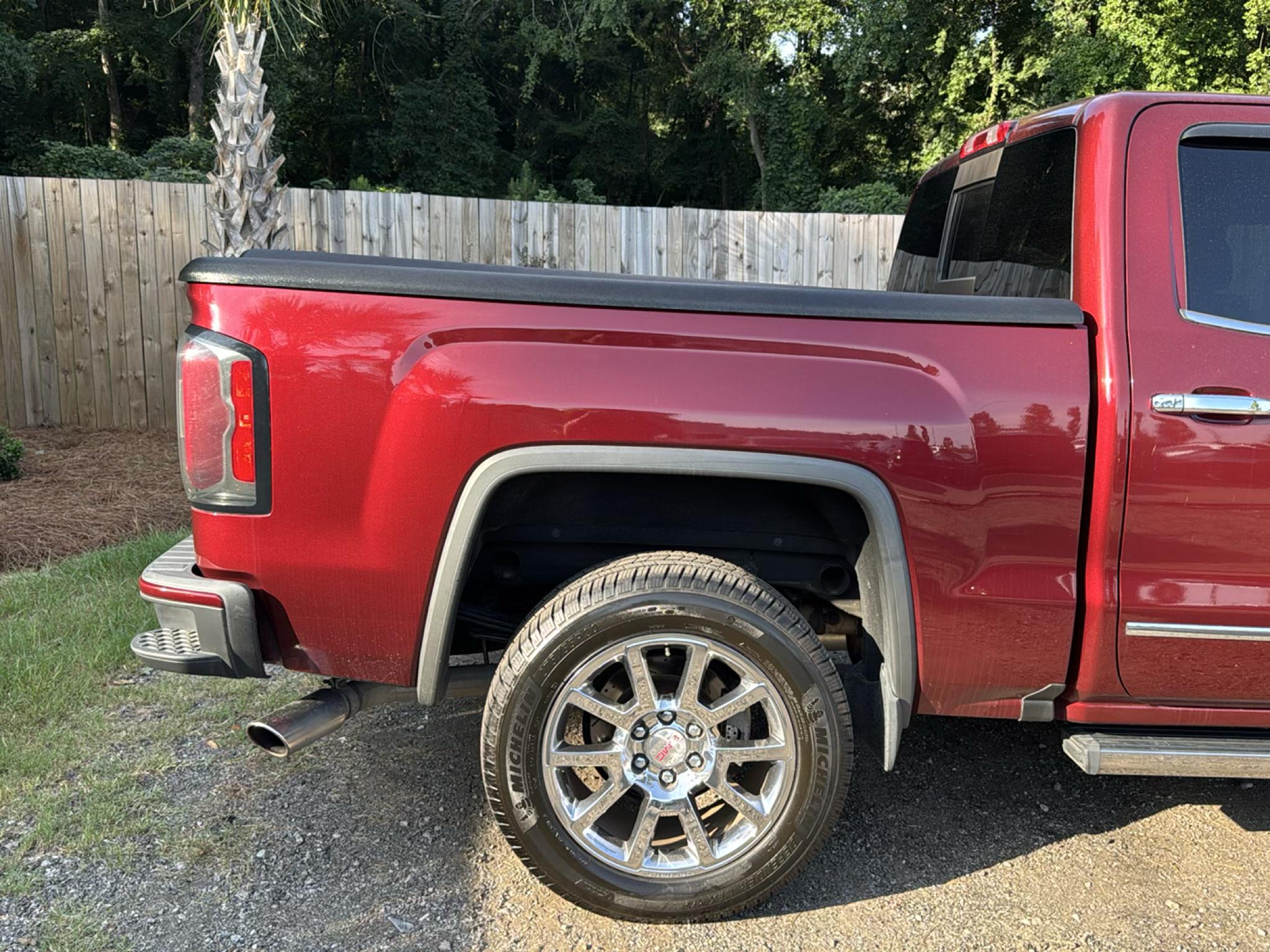 GMC Sierra 1500 4WD Crew Cab 143.5" Denali 2017