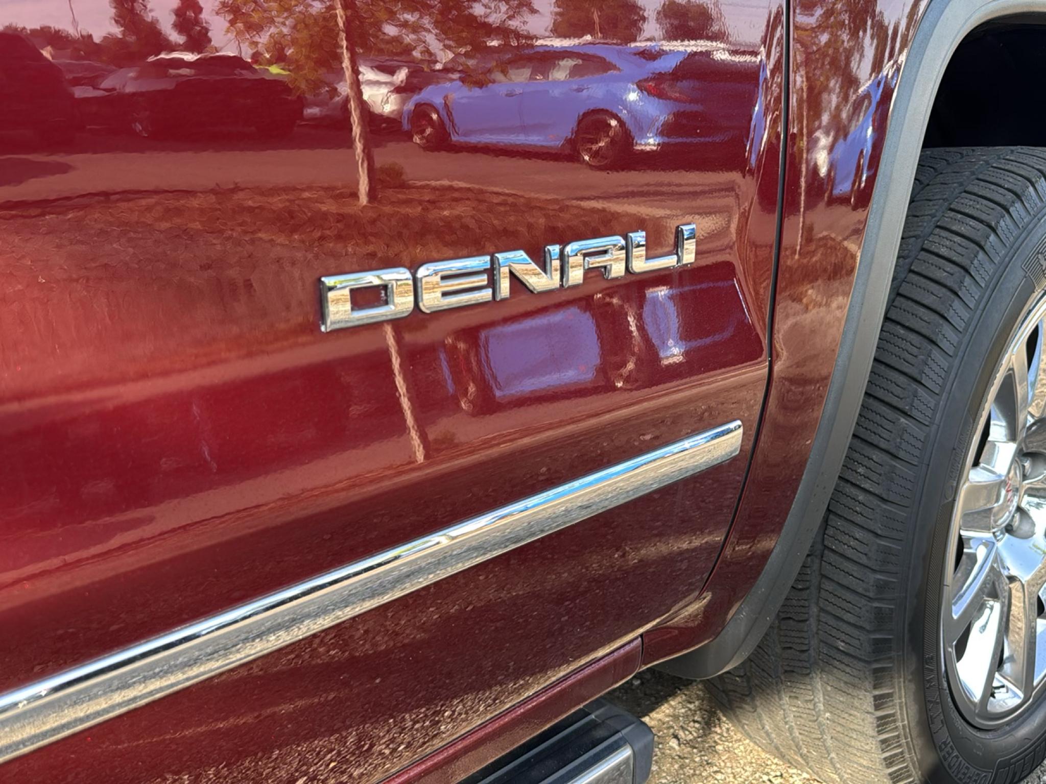 GMC Sierra 1500 4WD Crew Cab 143.5" Denali 2017