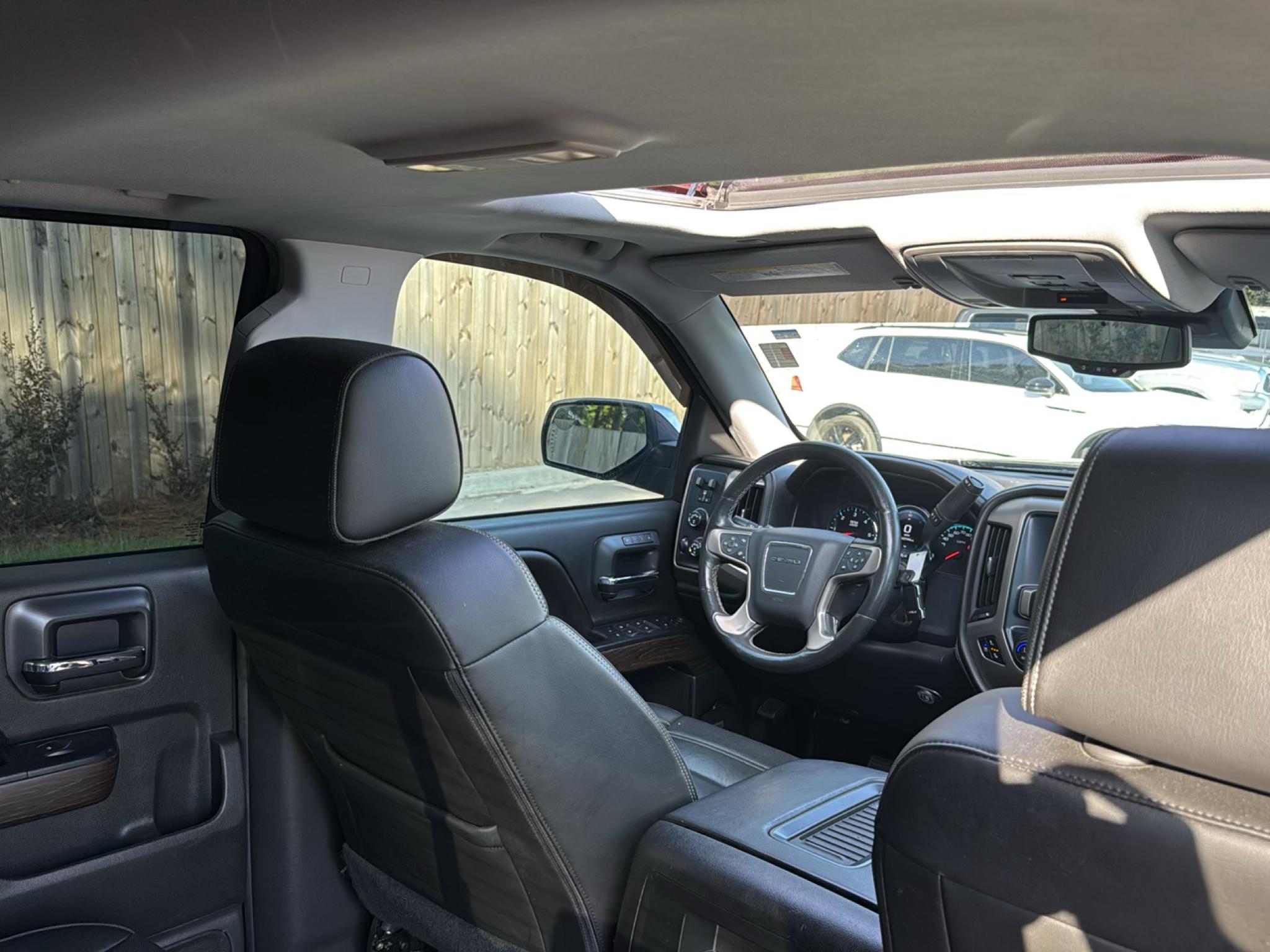 GMC Sierra 1500 4WD Crew Cab 143.5" Denali 2017