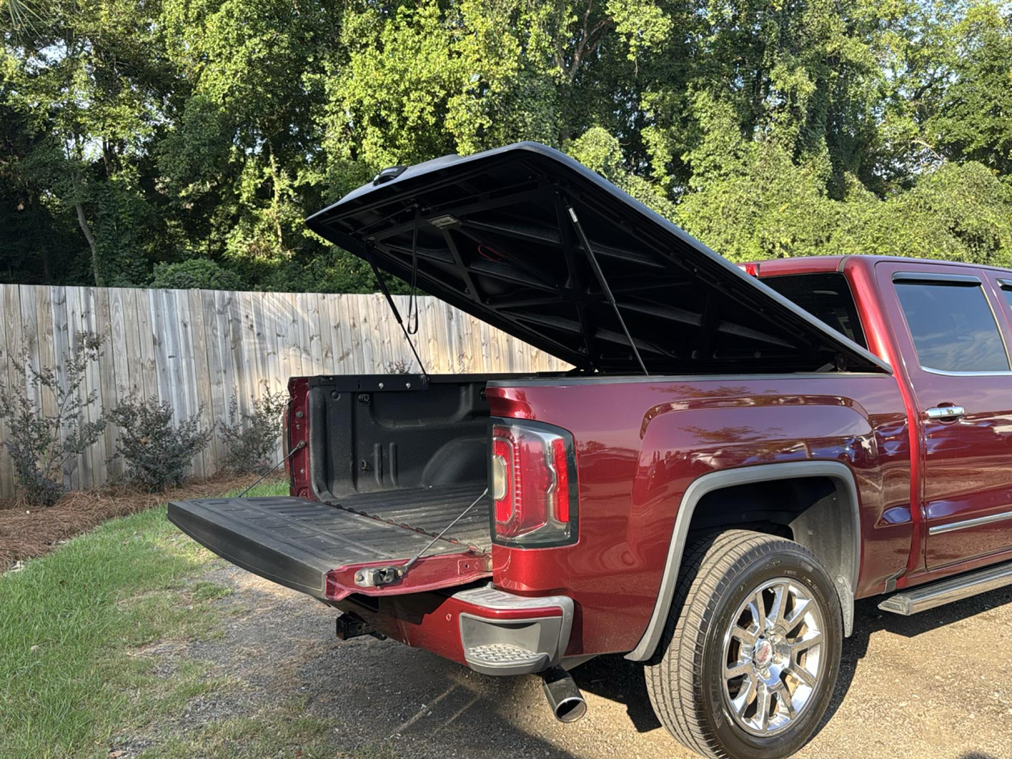 GMC Sierra 1500 4WD Crew Cab 143.5" Denali 2017