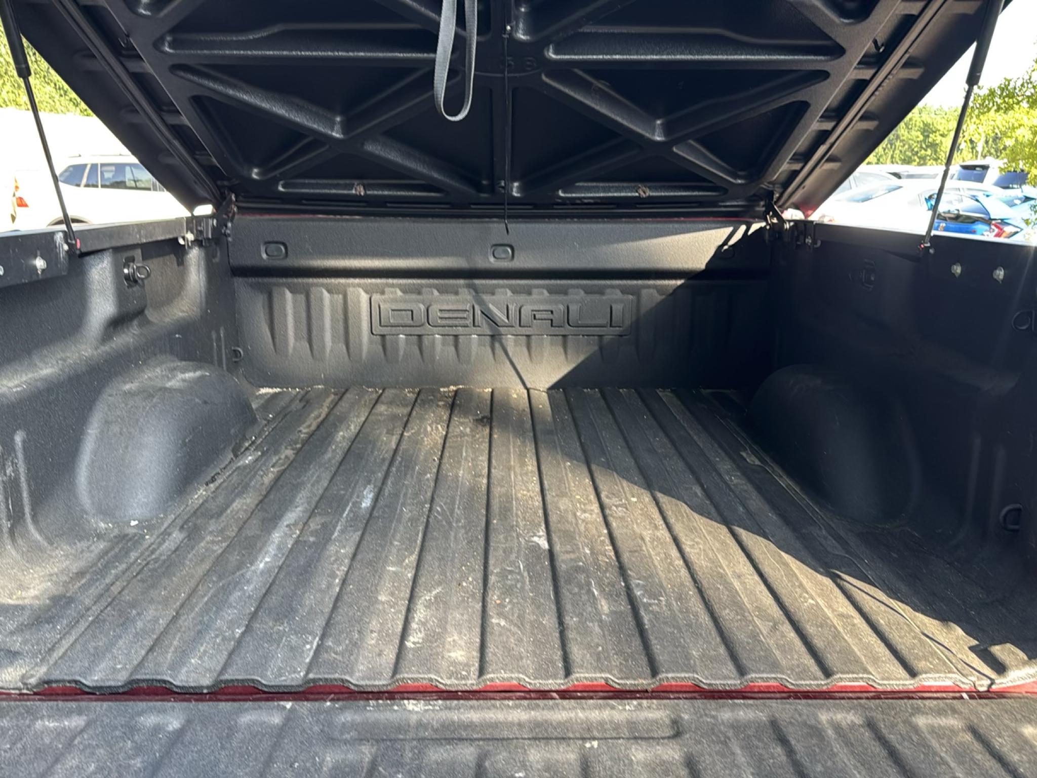 GMC Sierra 1500 4WD Crew Cab 143.5" Denali 2017