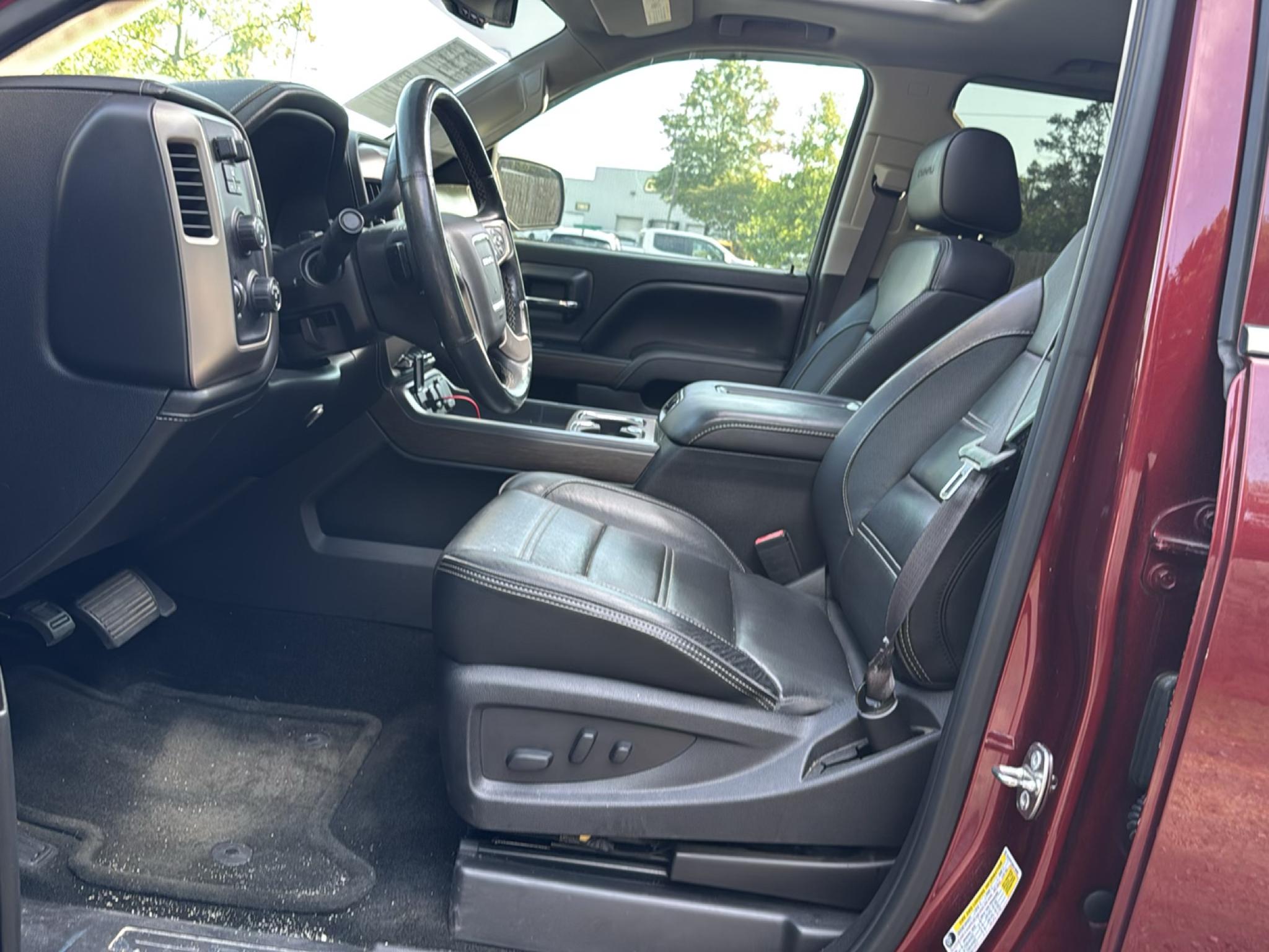 GMC Sierra 1500 4WD Crew Cab 143.5" Denali 2017