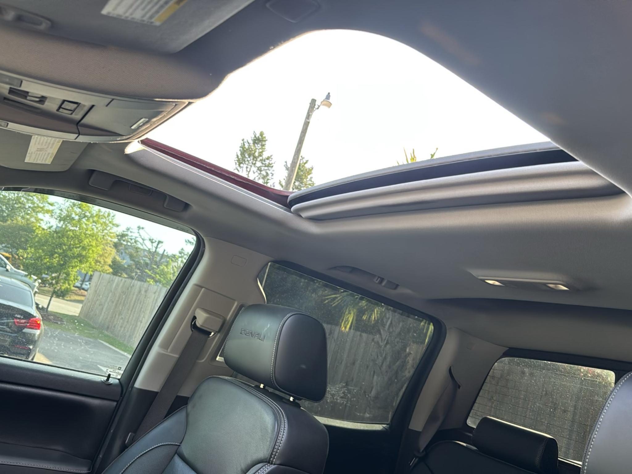 GMC Sierra 1500 4WD Crew Cab 143.5" Denali 2017
