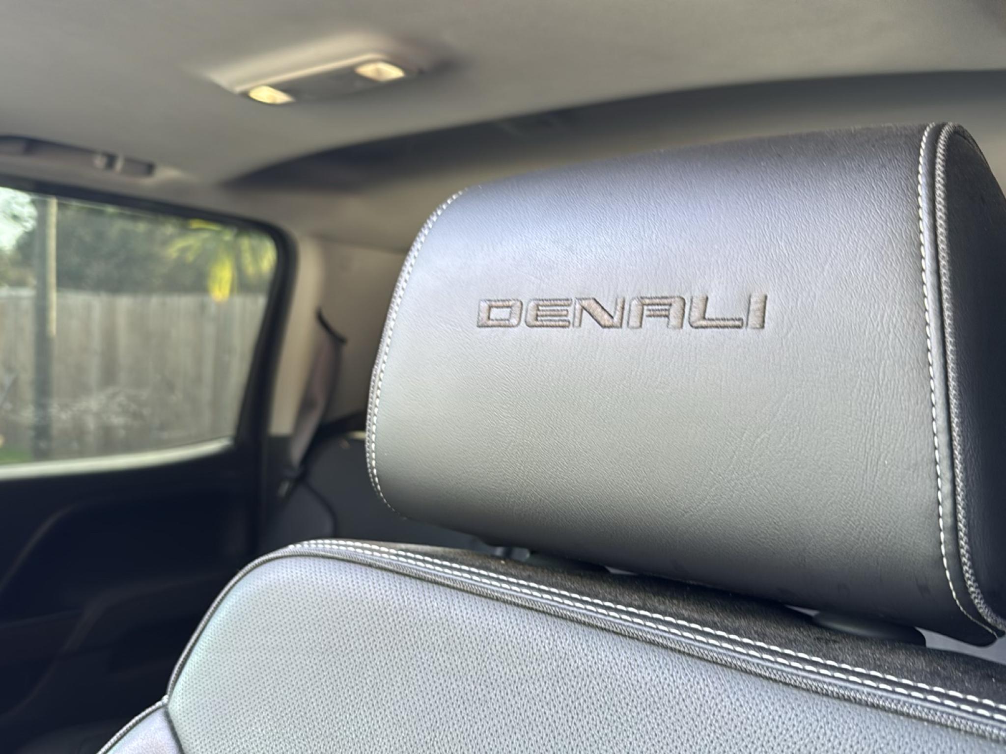 GMC Sierra 1500 4WD Crew Cab 143.5" Denali 2017