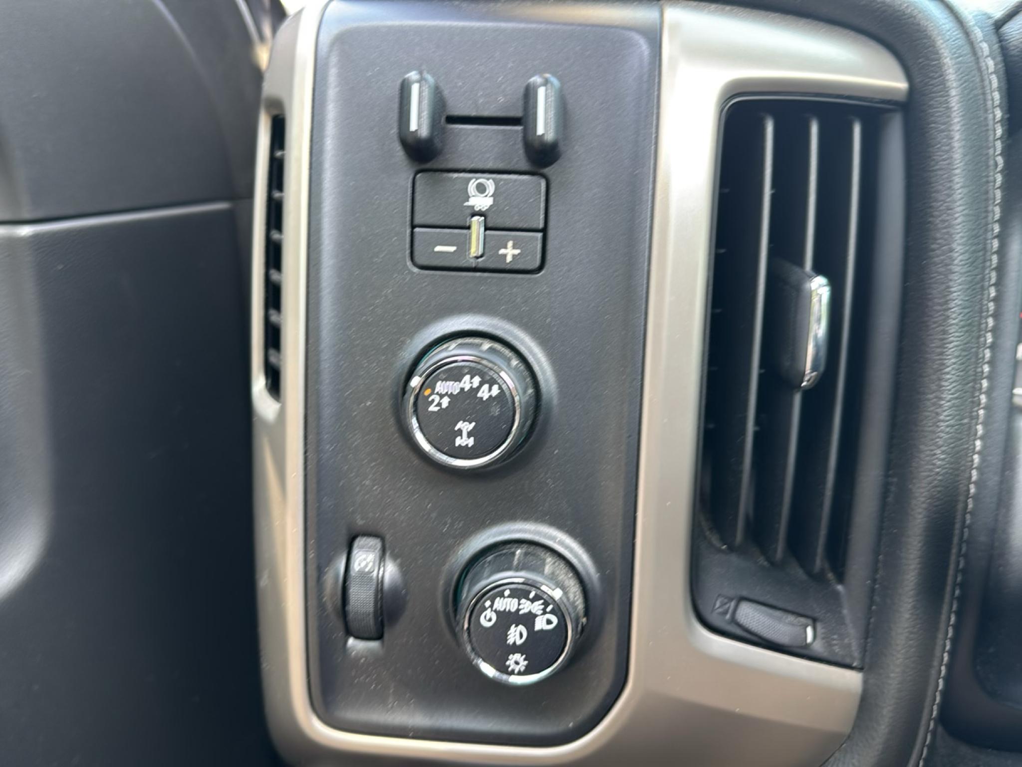 GMC Sierra 1500 4WD Crew Cab 143.5" Denali 2017