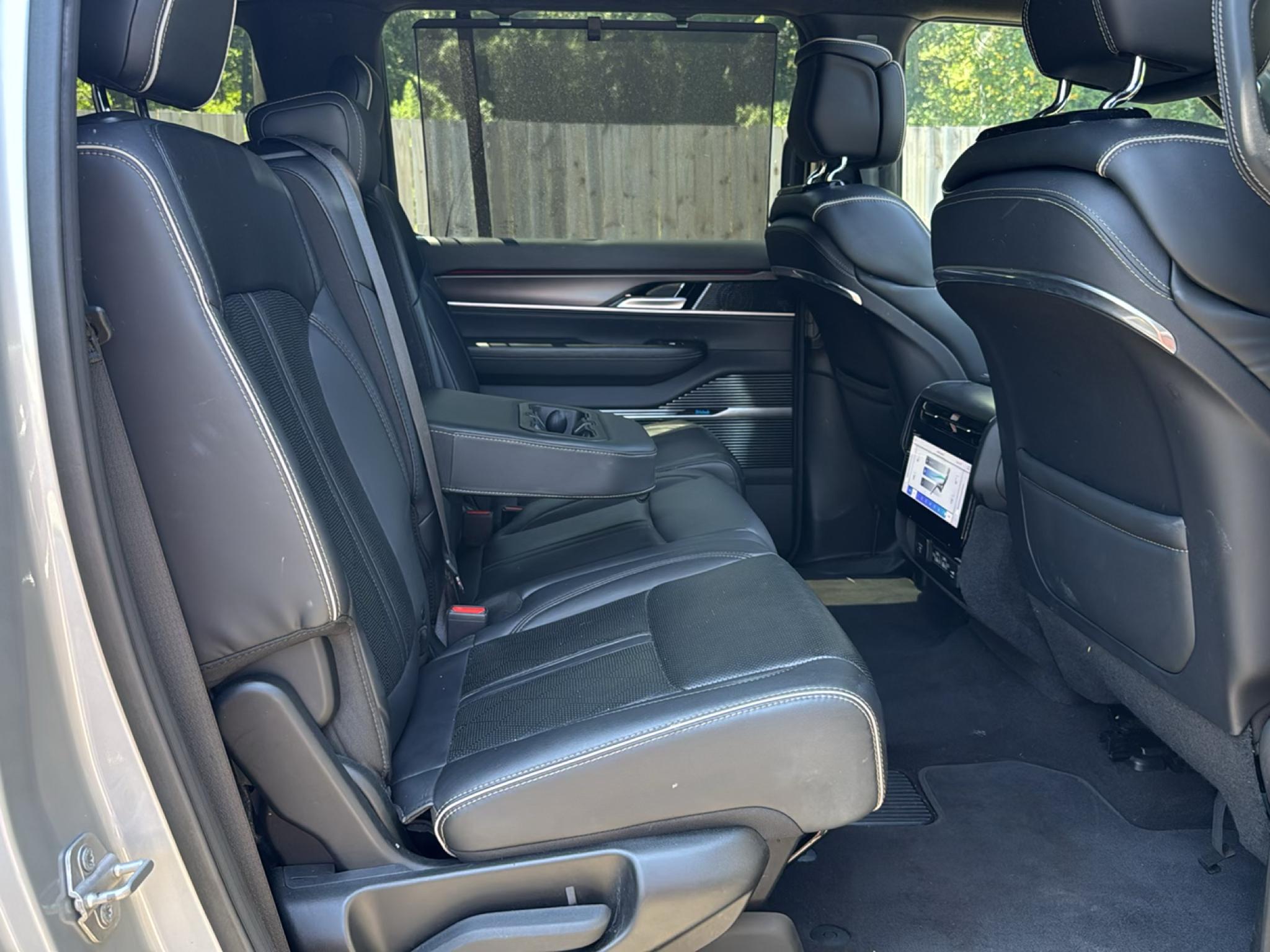 Jeep Grand Wagoneer L  2024