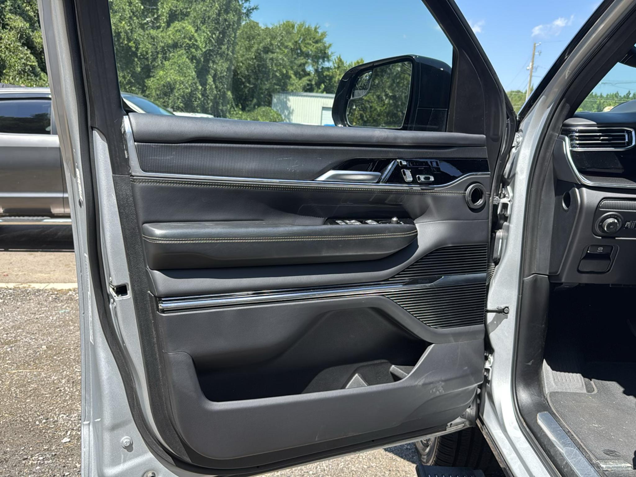 Jeep Grand Wagoneer L  2024