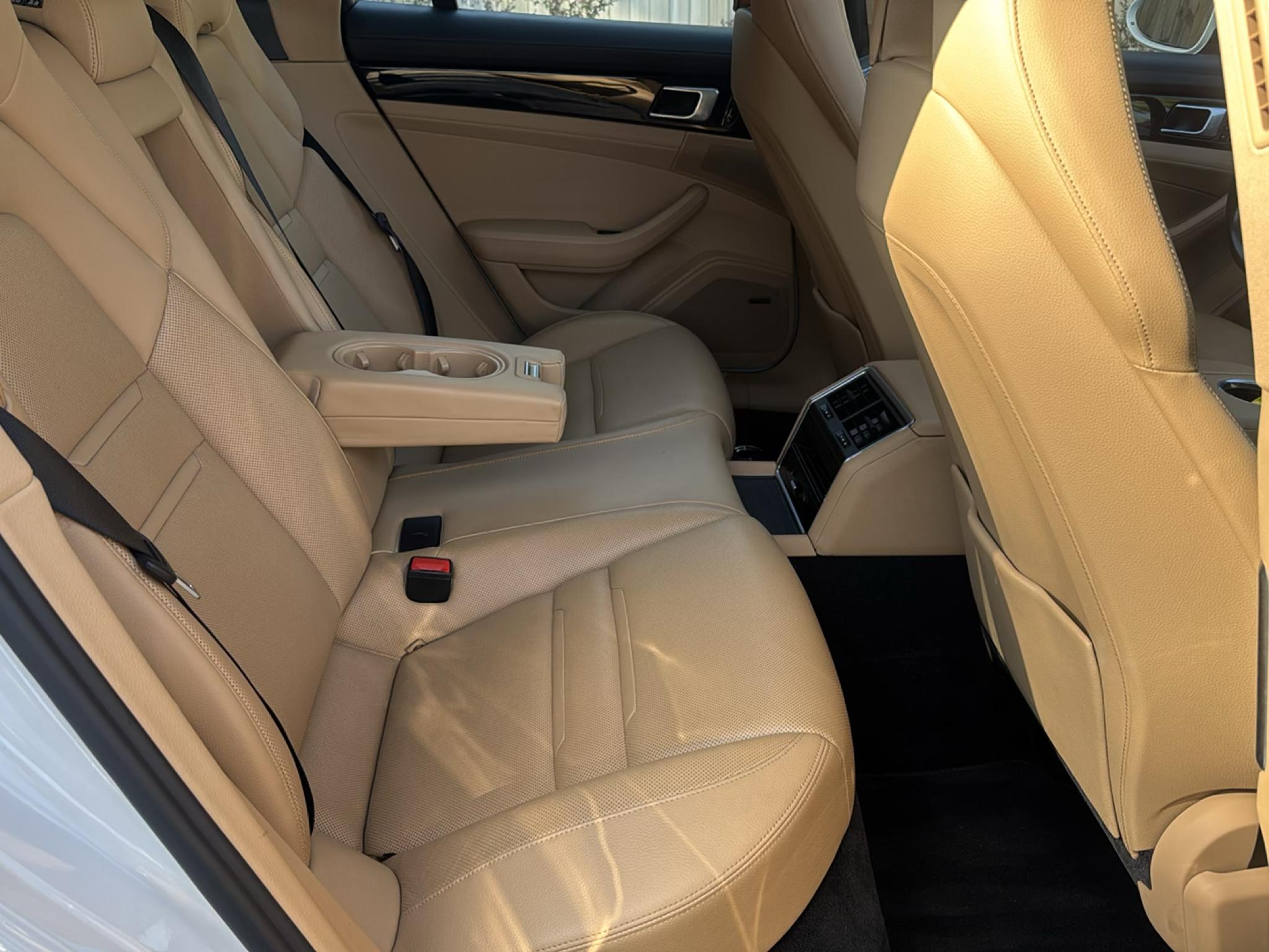Porsche Panamera 4 Sport Turismo AWD 2018
