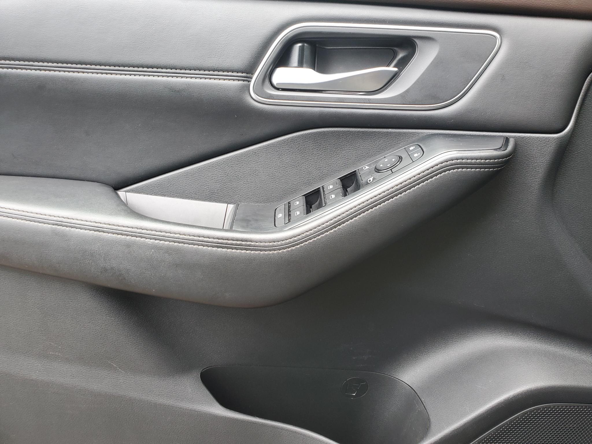 Nissan Rogue  2021