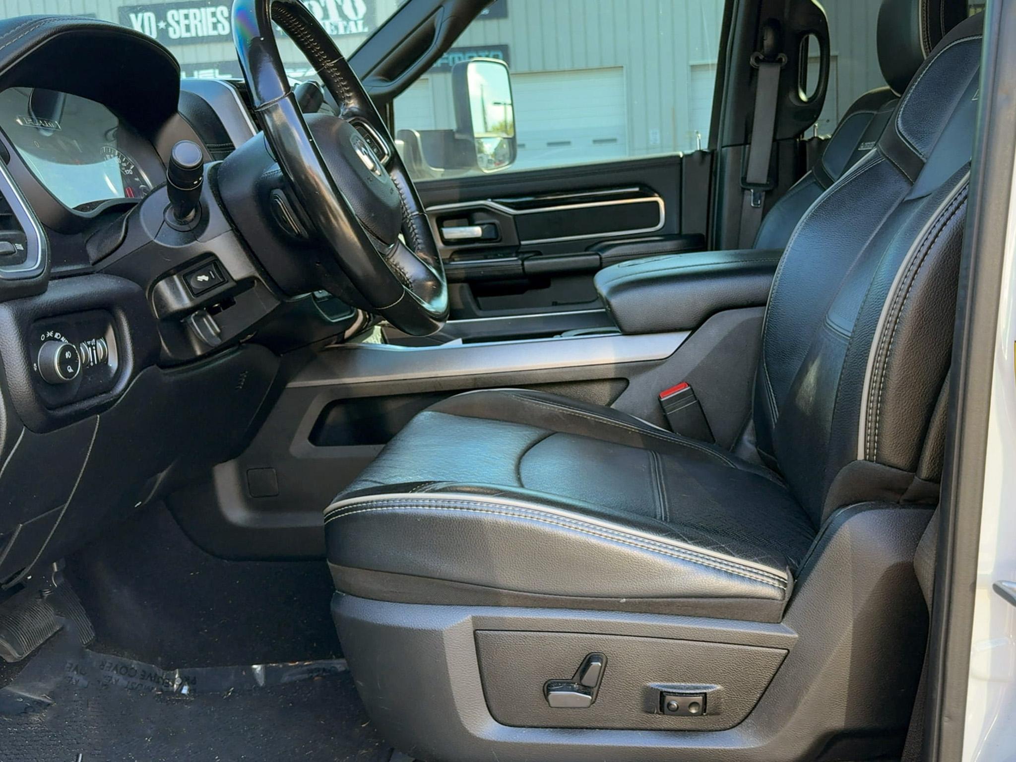 RAM 3500 Laramie 4x4 Crew Cab 6'4" Box 2020