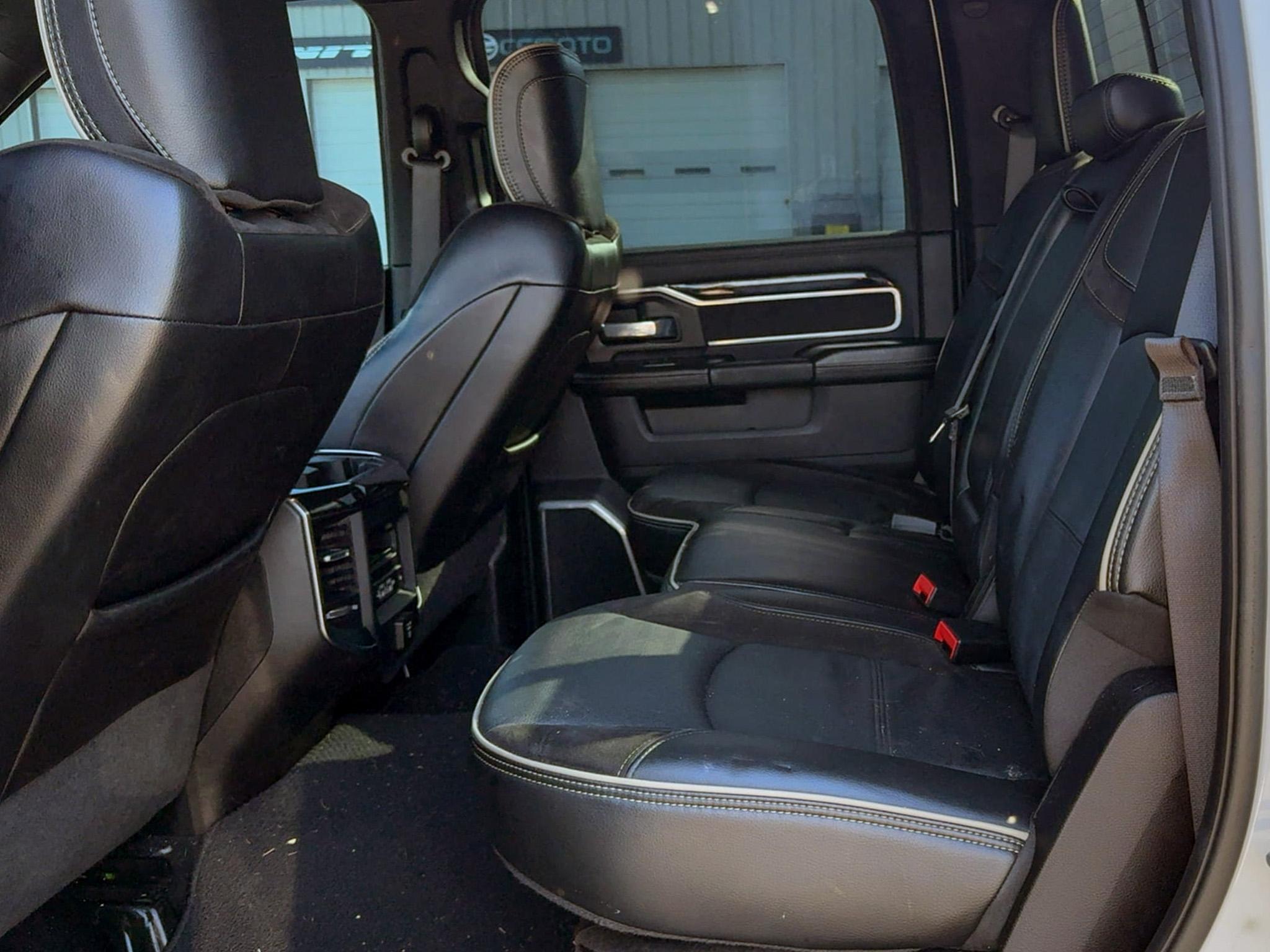 RAM 3500 Laramie 4x4 Crew Cab 6'4" Box 2020
