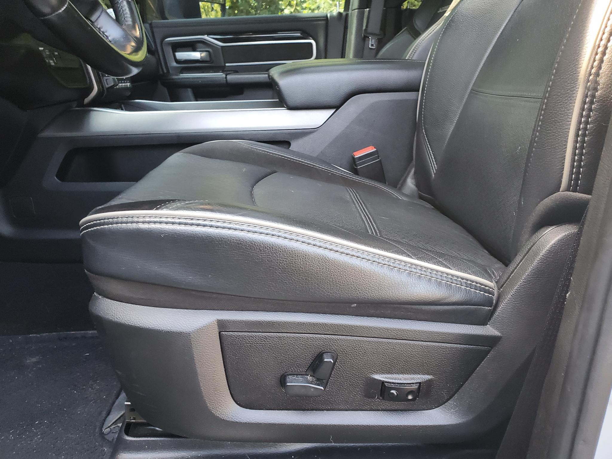 RAM 3500 Laramie 4x4 Crew Cab 6'4" Box 2020