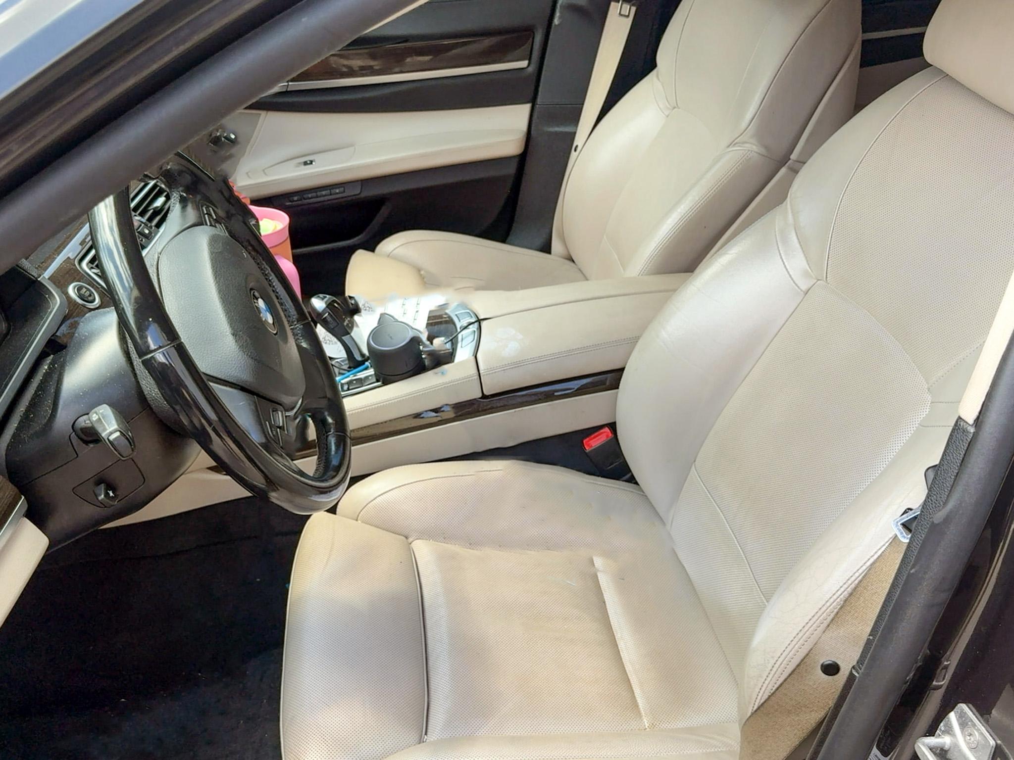 BMW 7 Series 4dr Sdn 750i RWD 2012
