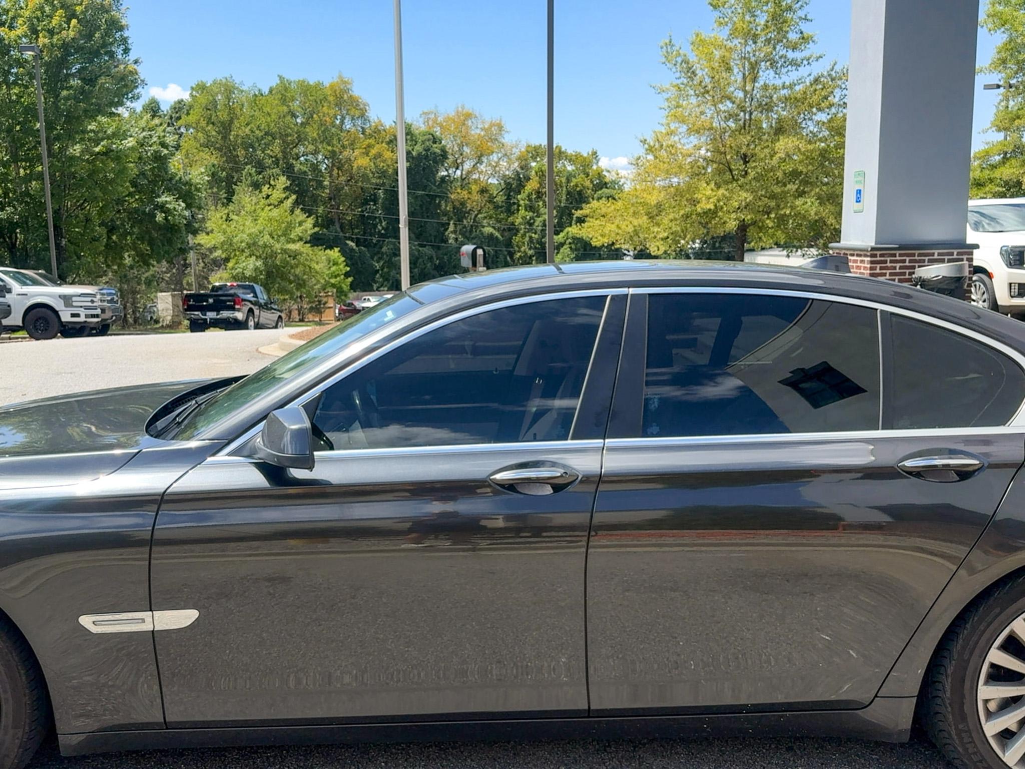 BMW 7 Series 4dr Sdn 750i RWD 2012