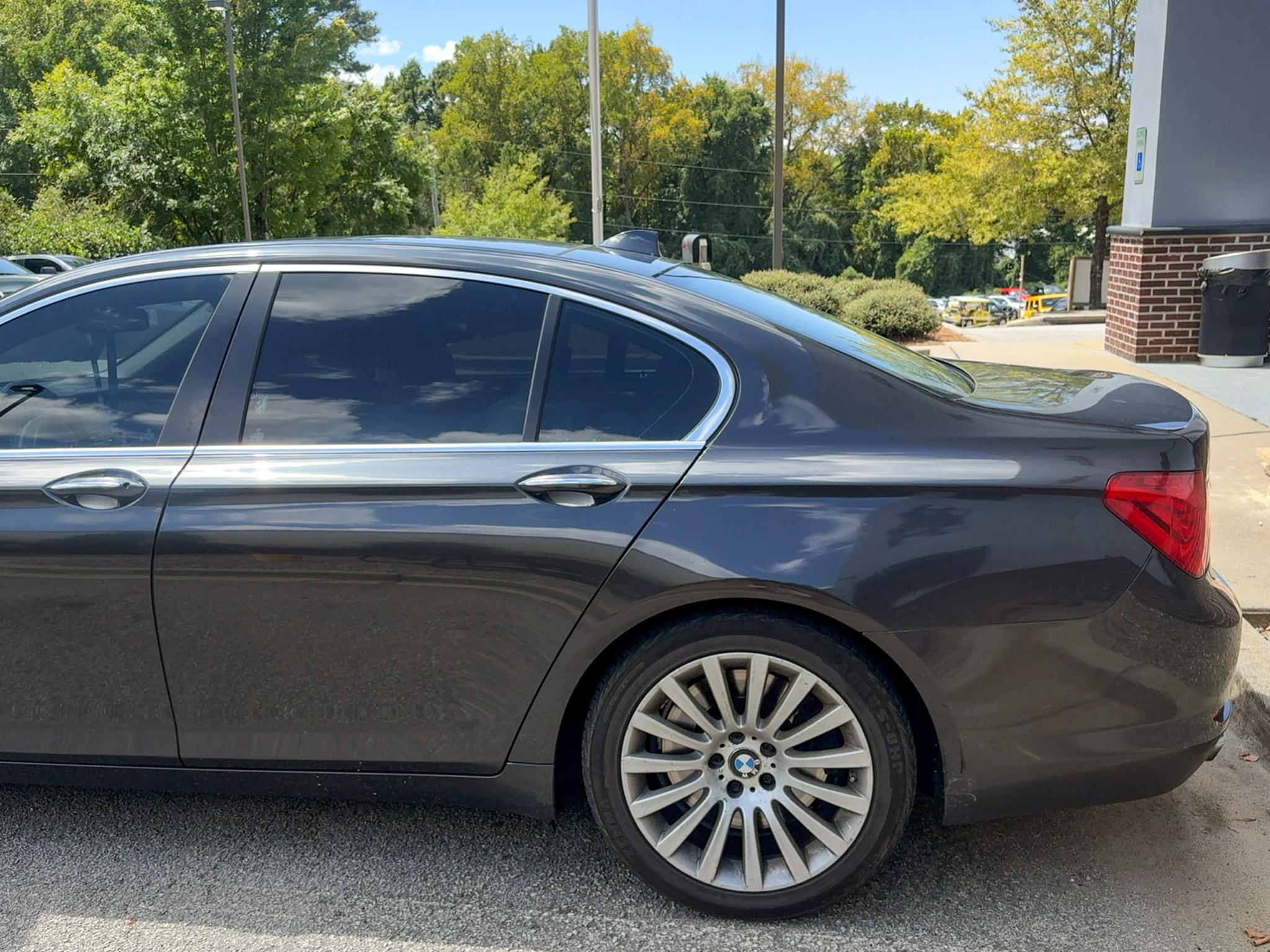 BMW 7 Series 4dr Sdn 750i RWD 2012