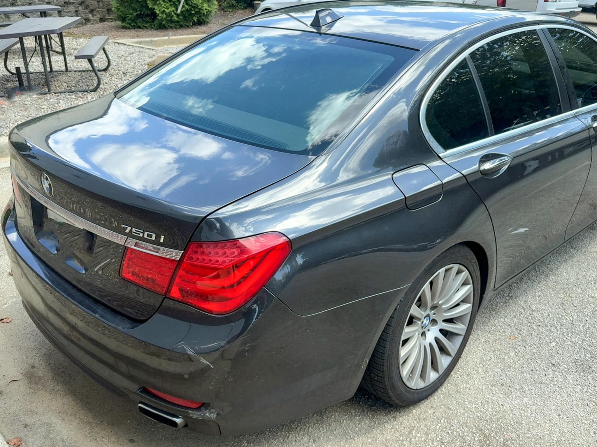BMW 7 Series 4dr Sdn 750i RWD 2012
