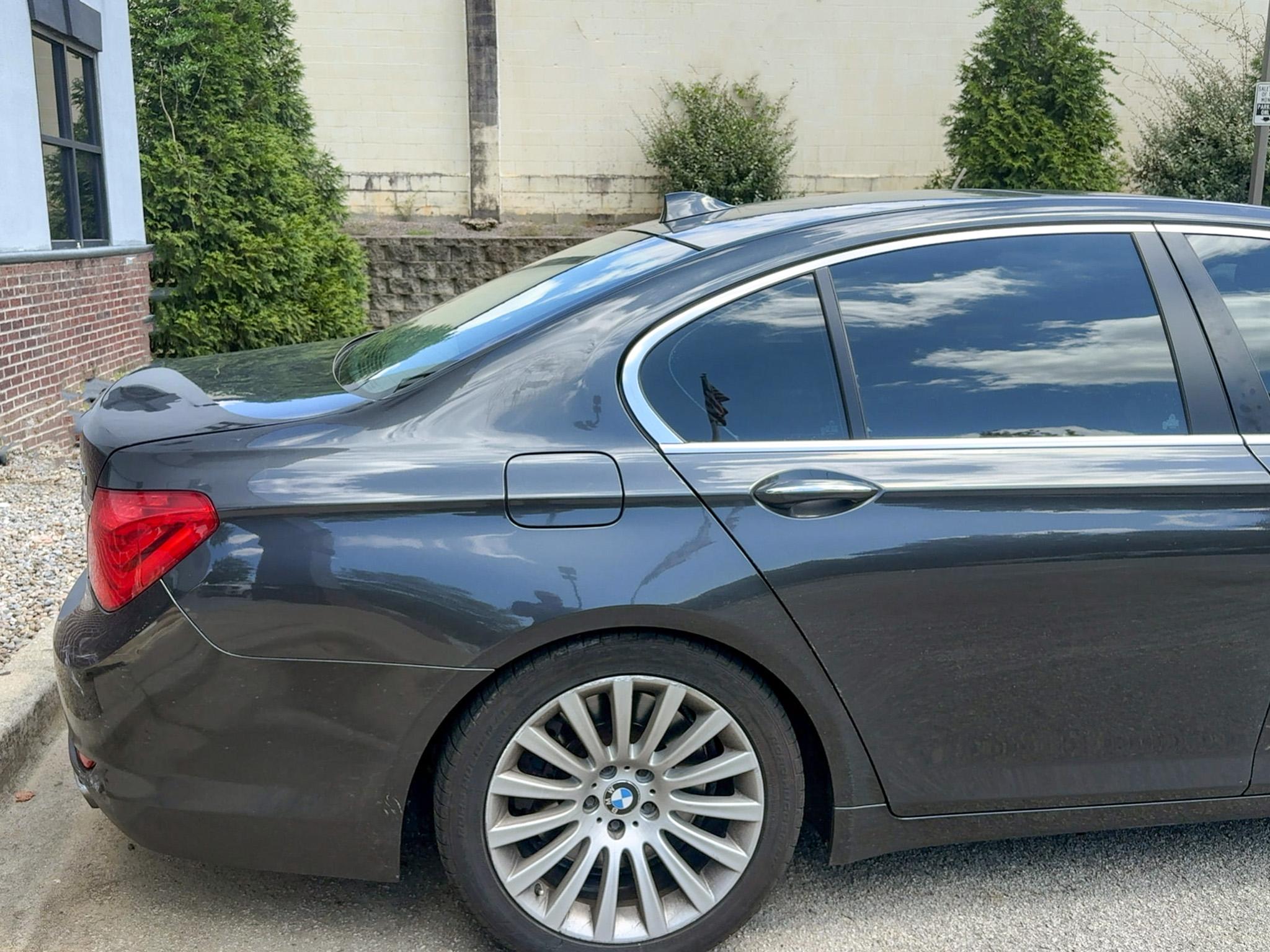 BMW 7 Series 4dr Sdn 750i RWD 2012