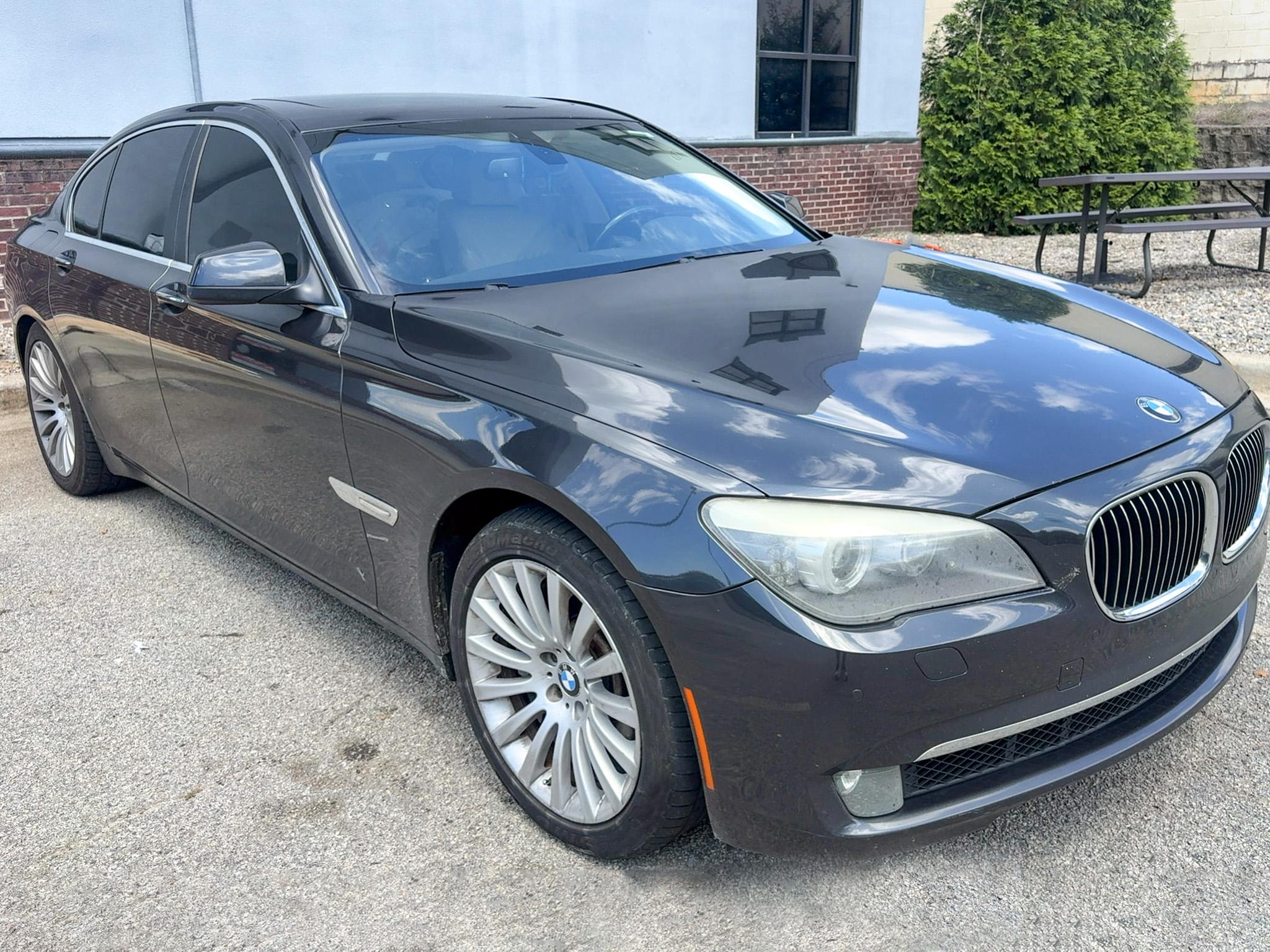 BMW 7 Series 4dr Sdn 750i RWD 2012