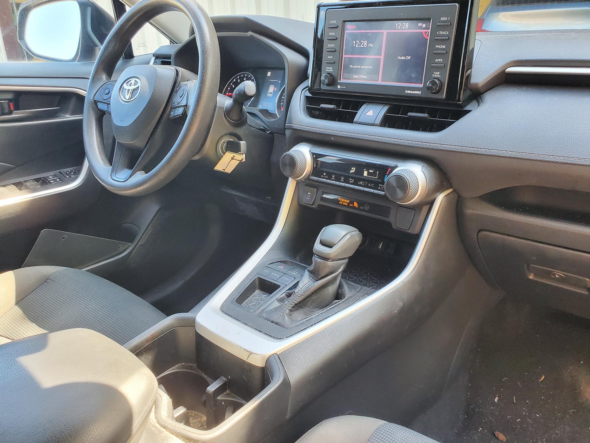 Toyota RAV4 LE 2022