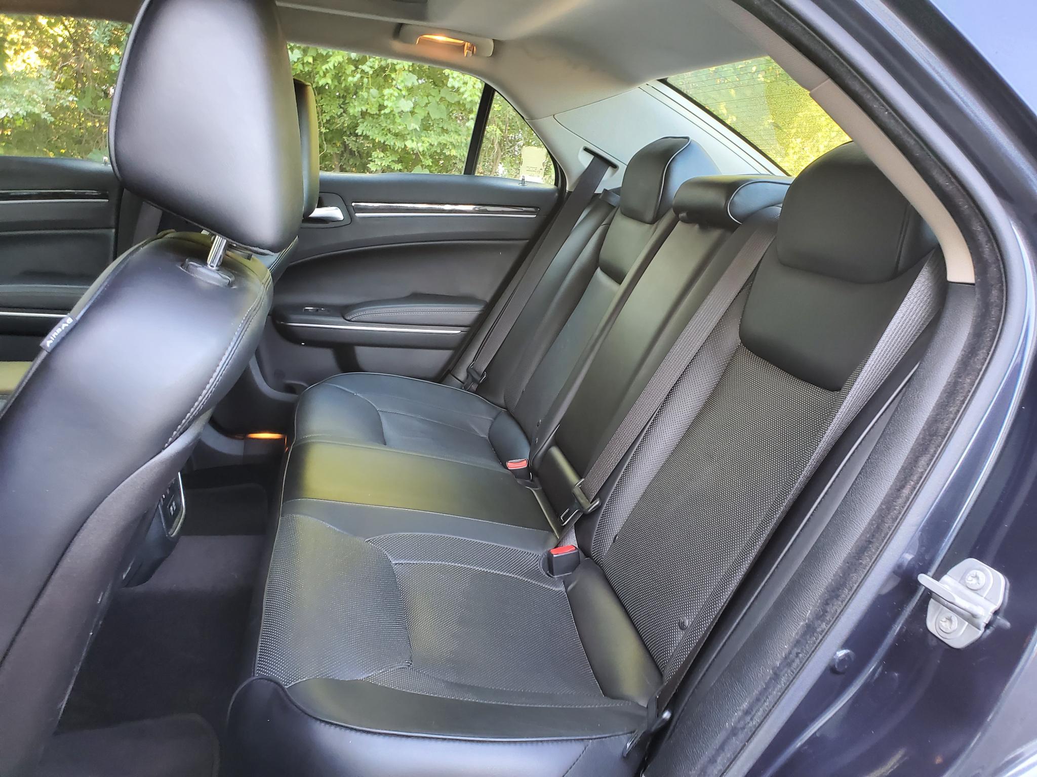 Chrysler 300 4dr Sdn 300C RWD 2016
