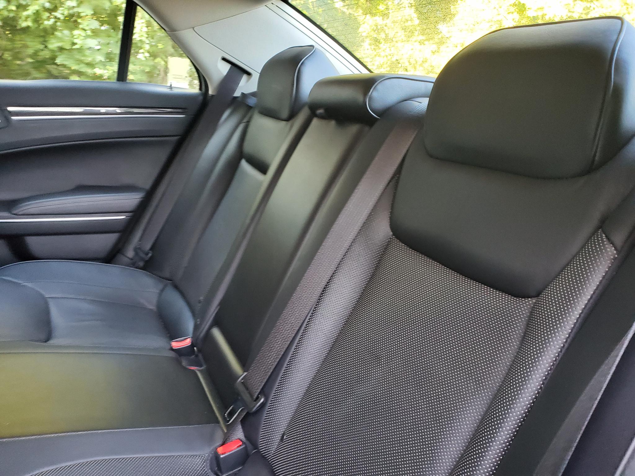 Chrysler 300 4dr Sdn 300C RWD 2016