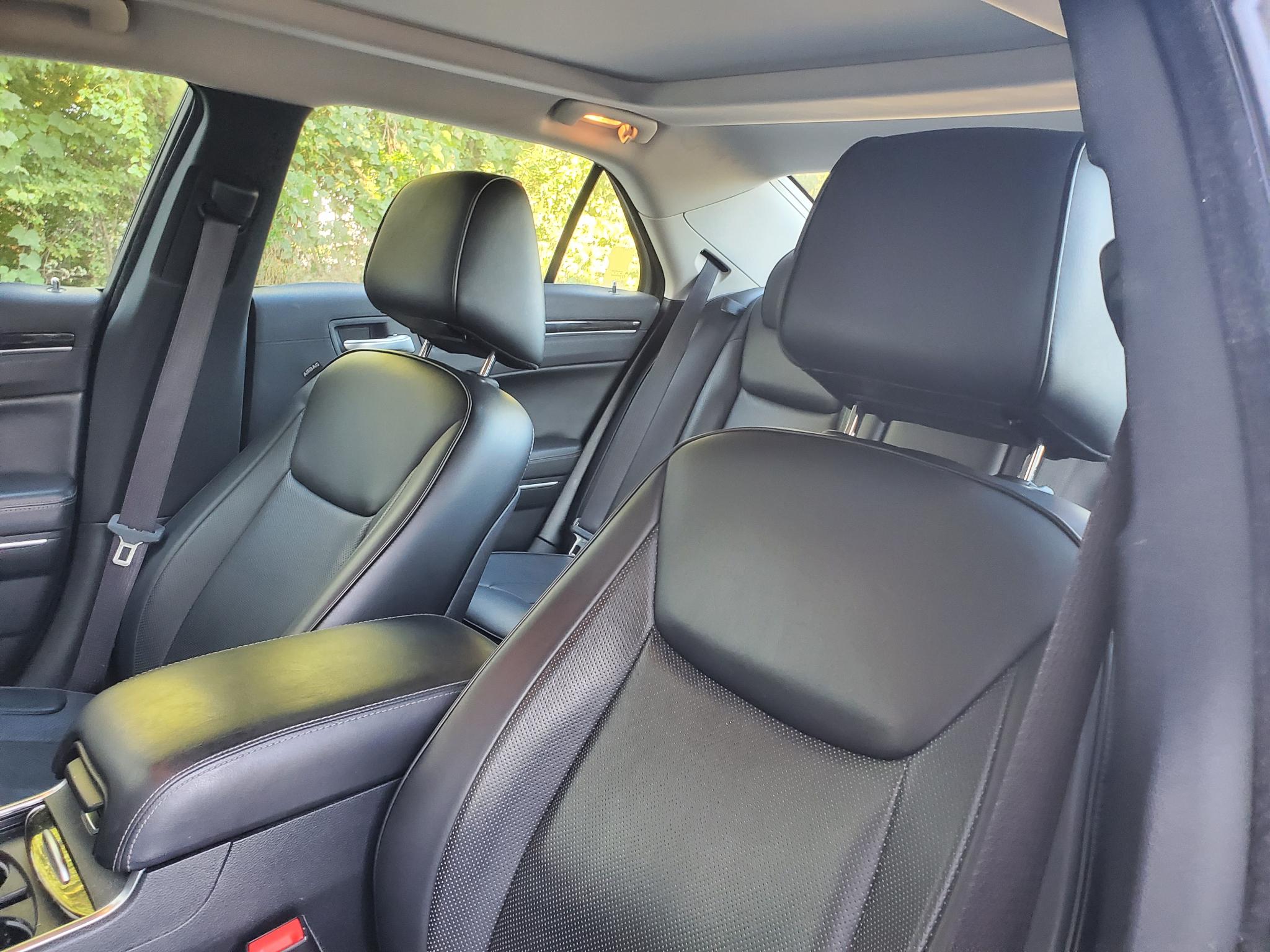 Chrysler 300 4dr Sdn 300C RWD 2016