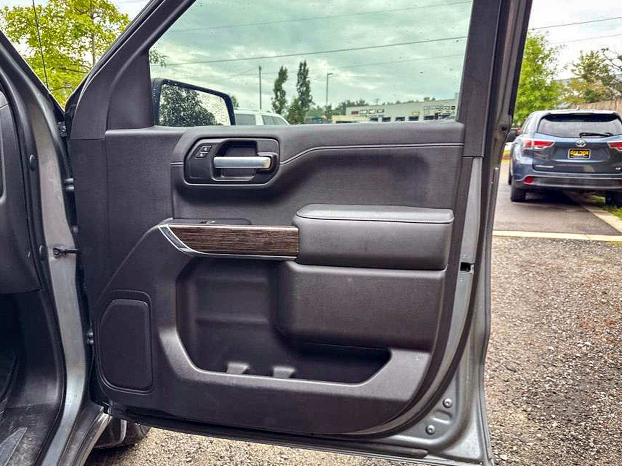 GMC Sierra 1500 4WD Crew Cab 147" Elevation 2020