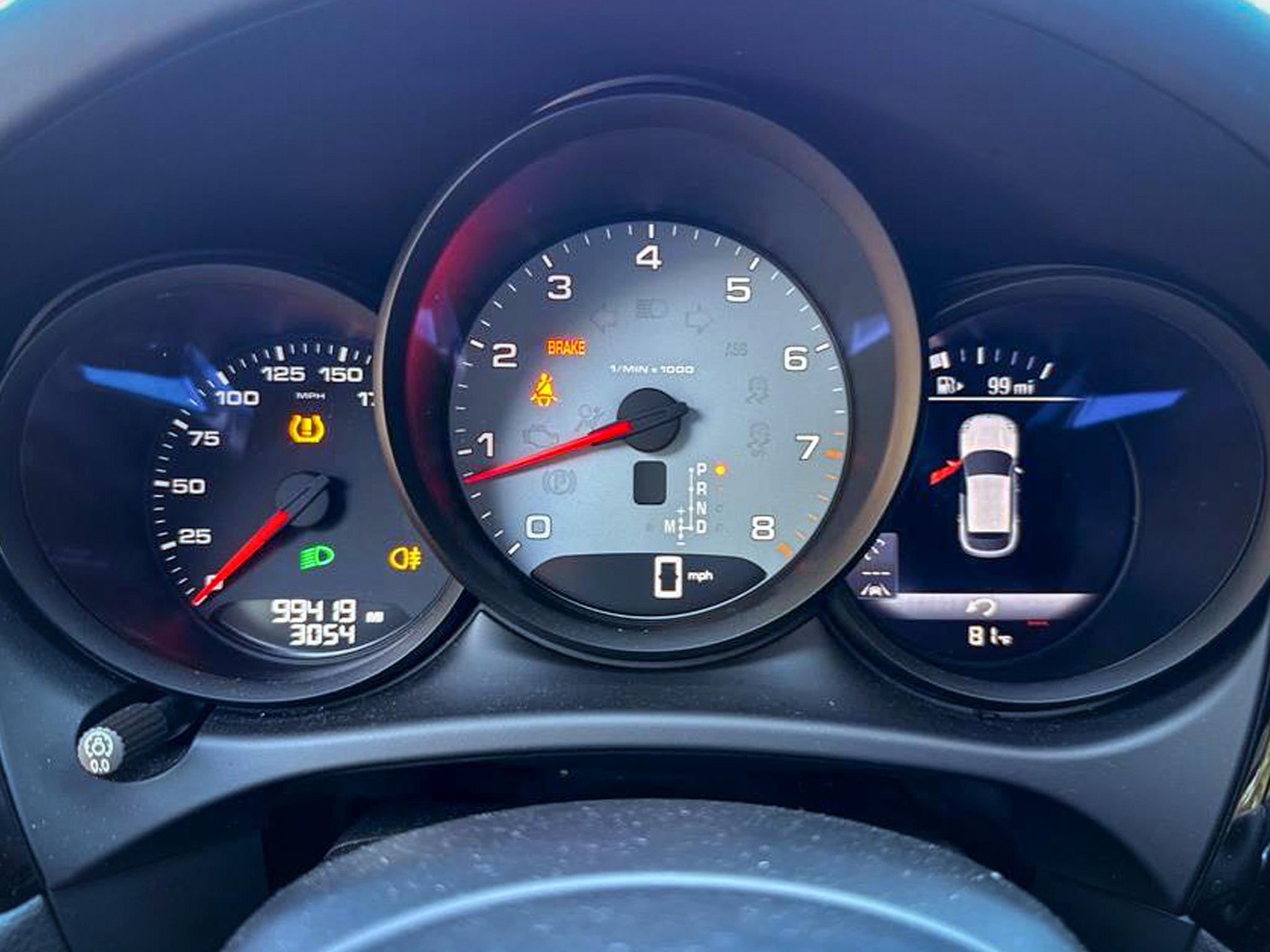 Porsche Macan  2021