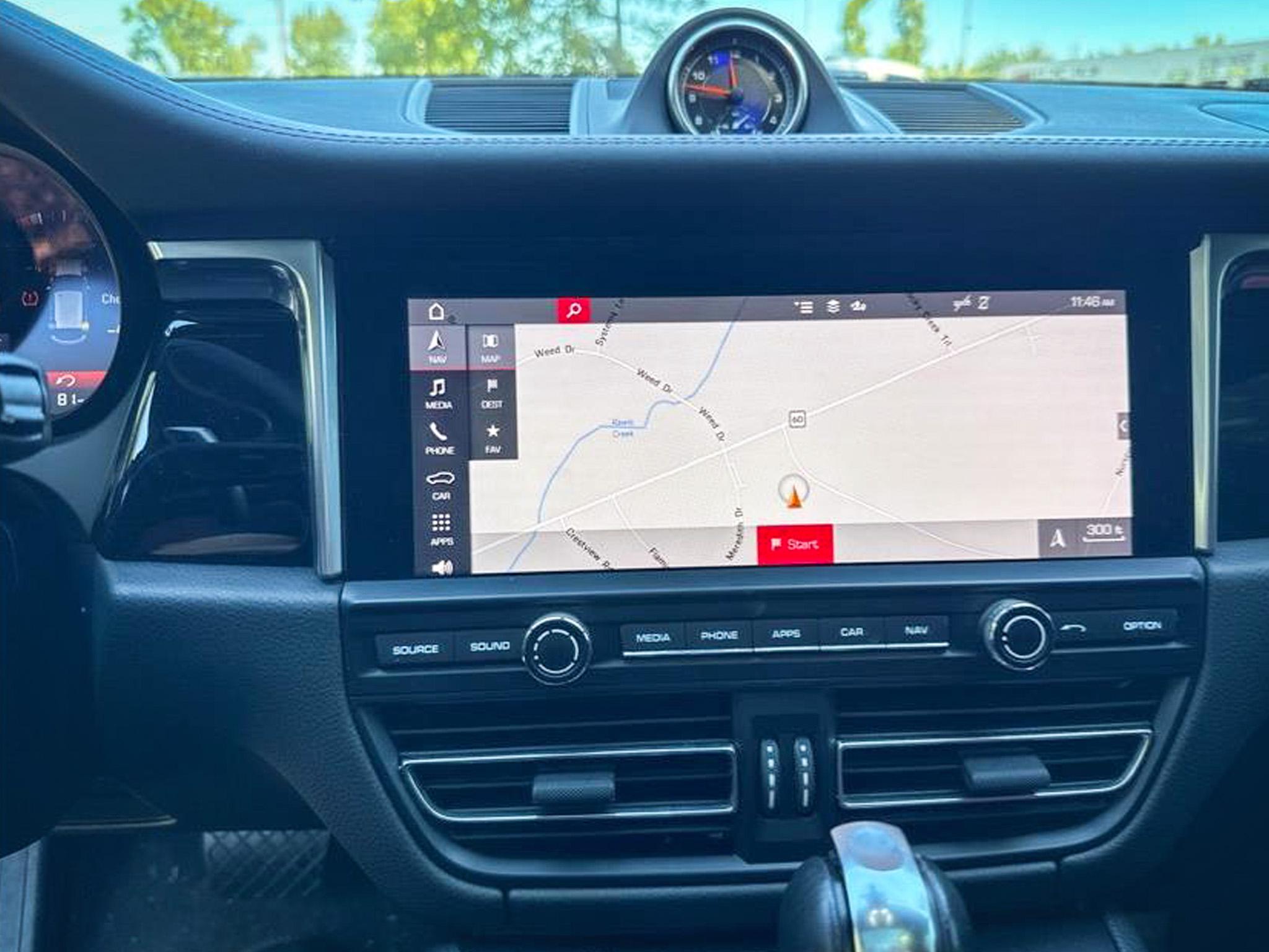Porsche Macan  2021