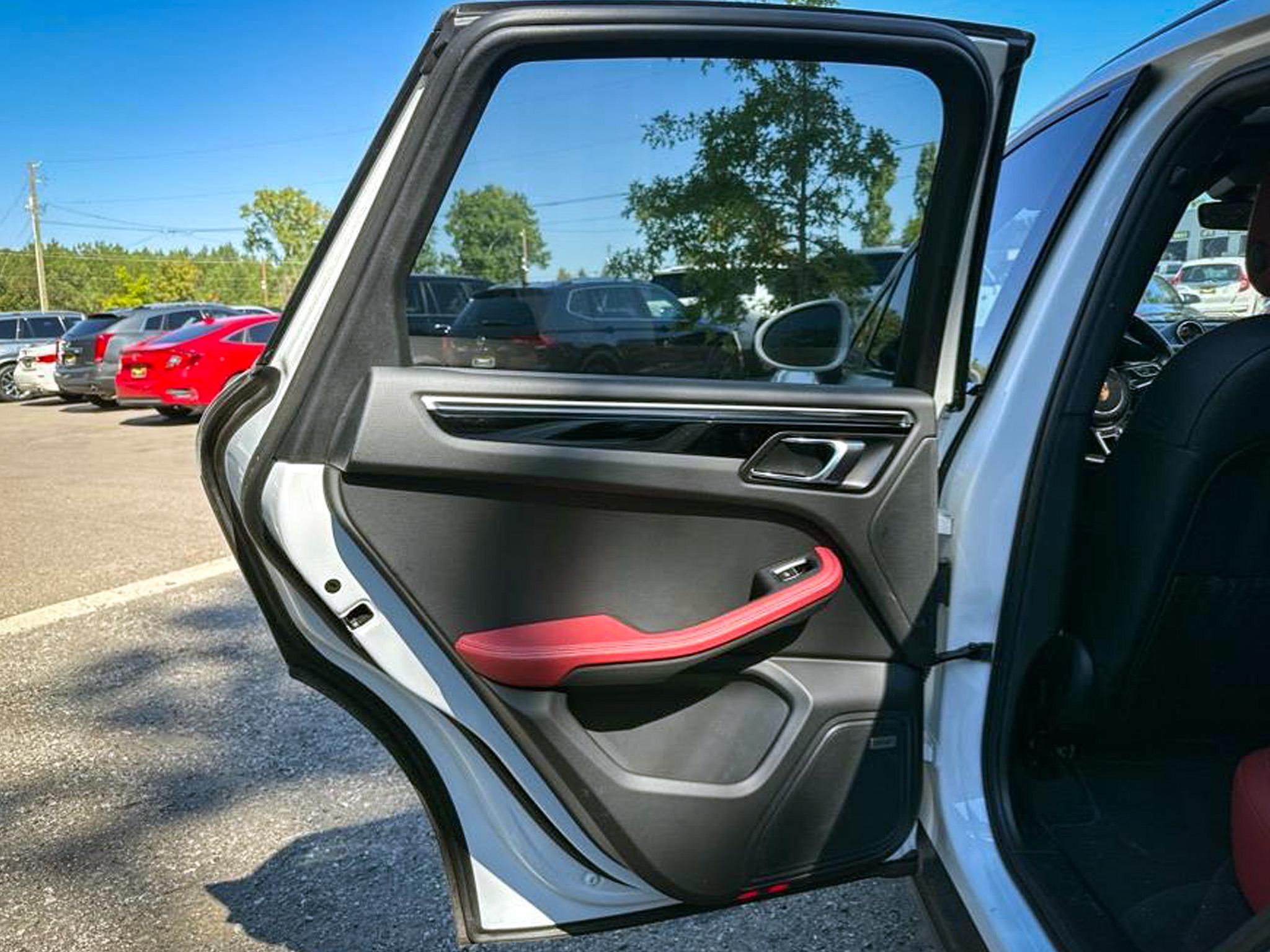 Porsche Macan  2021