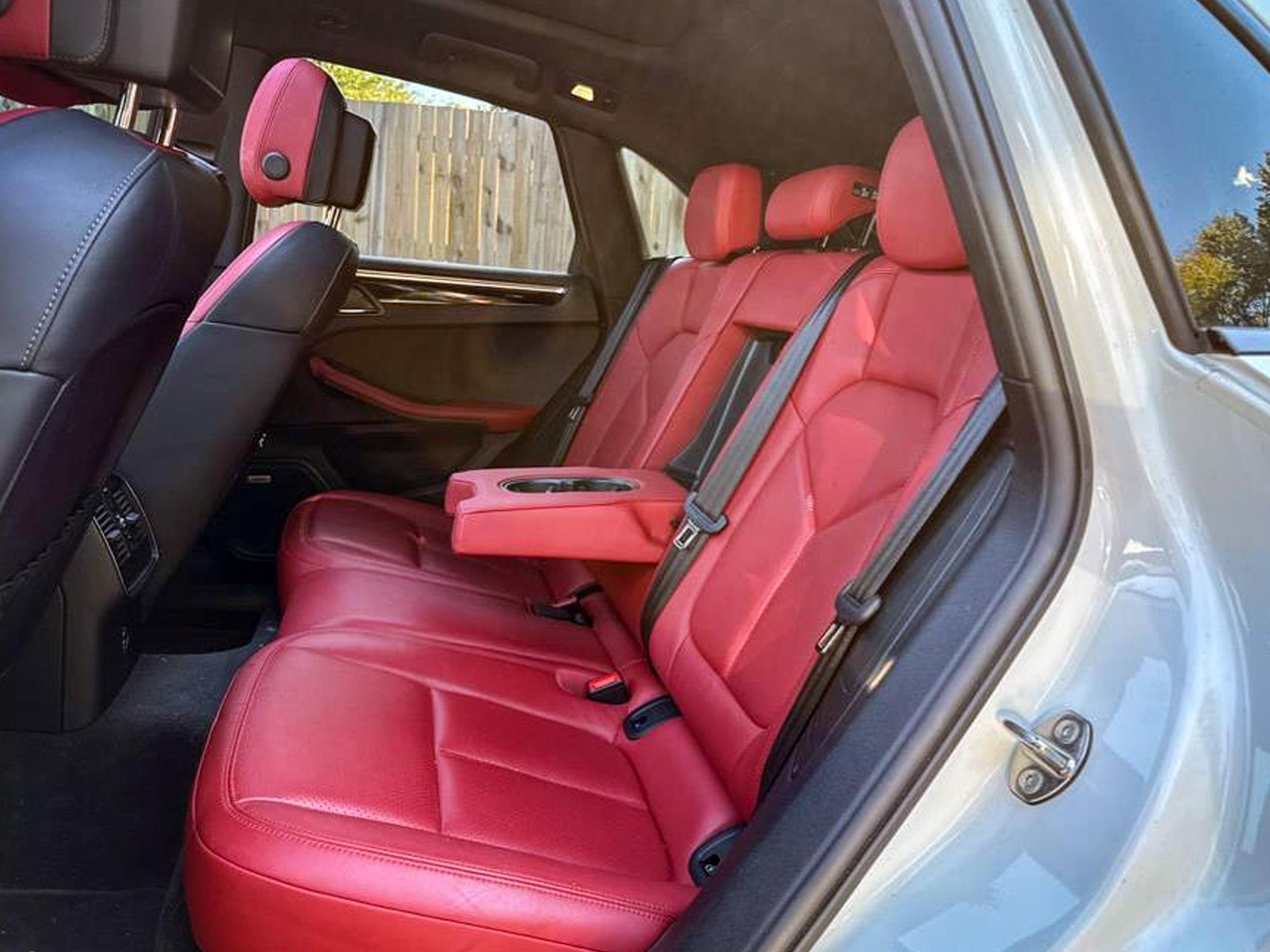 Porsche Macan  2021