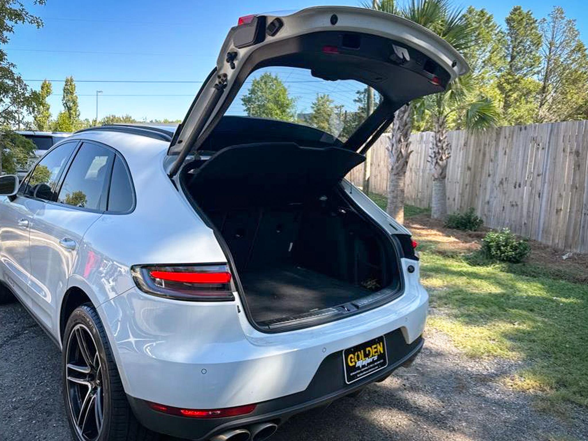 Porsche Macan  2021