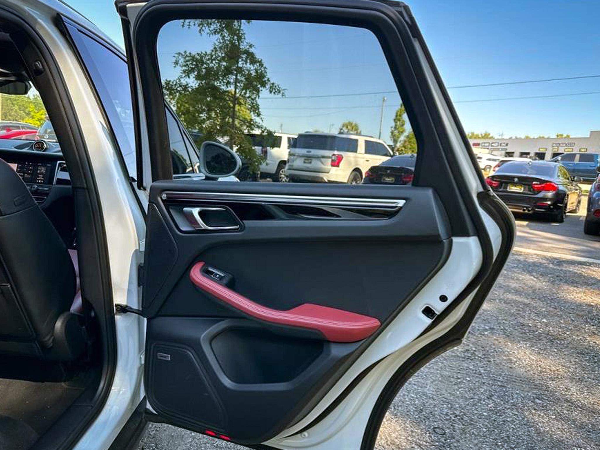 Porsche Macan  2021