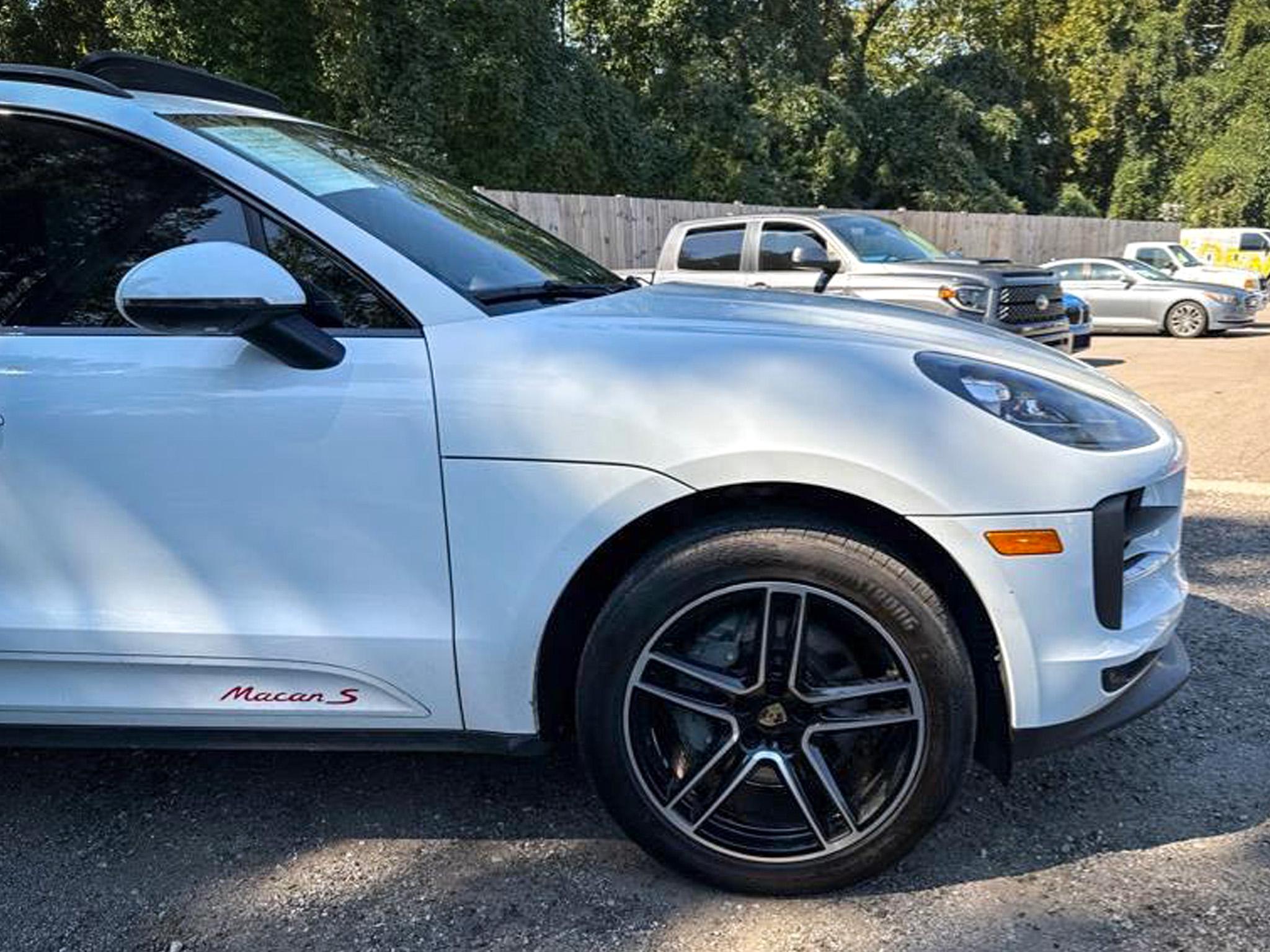 Porsche Macan  2021