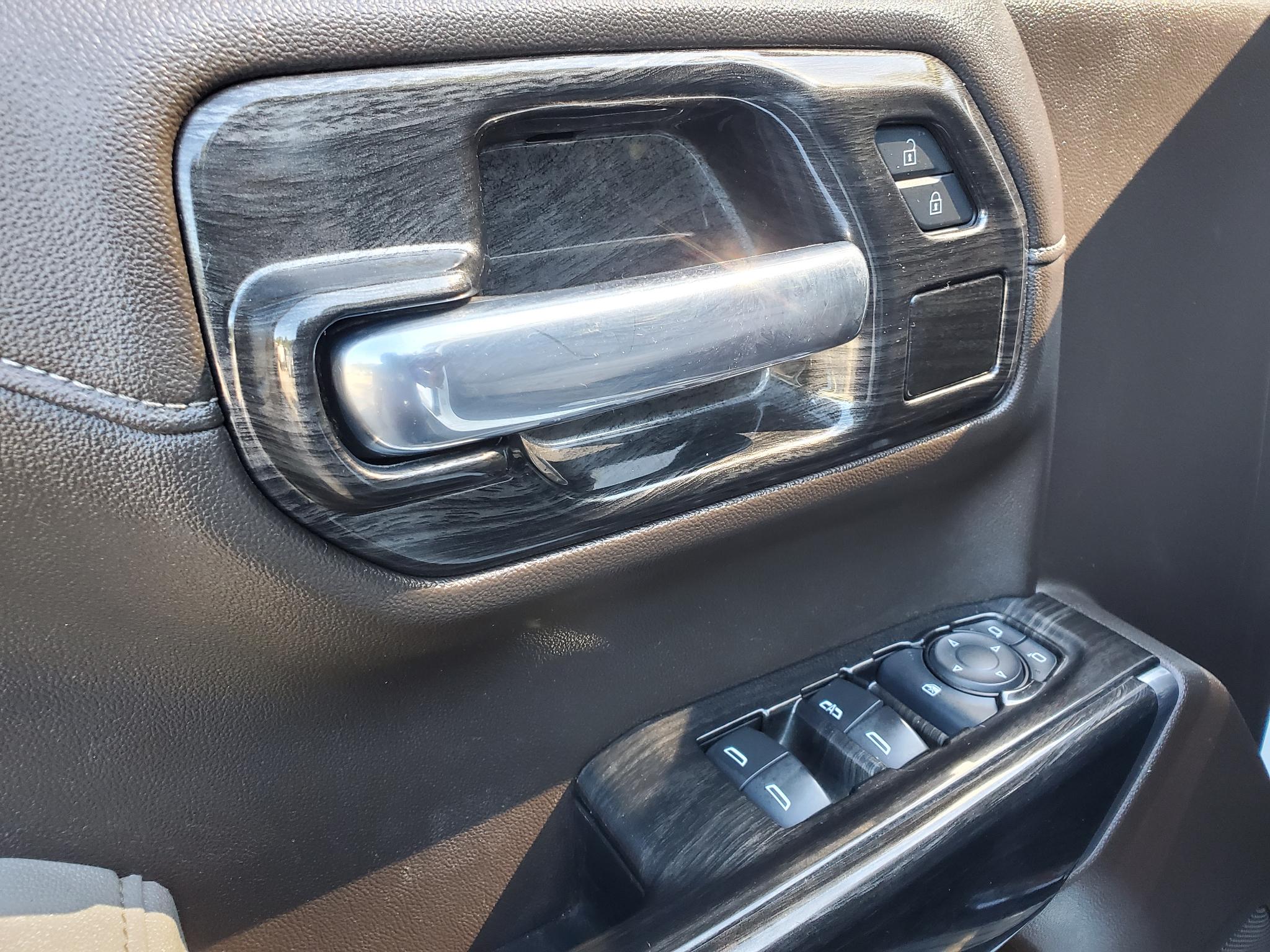 Chevrolet Silverado 1500 4WD Crew Cab 147" RST 2021
