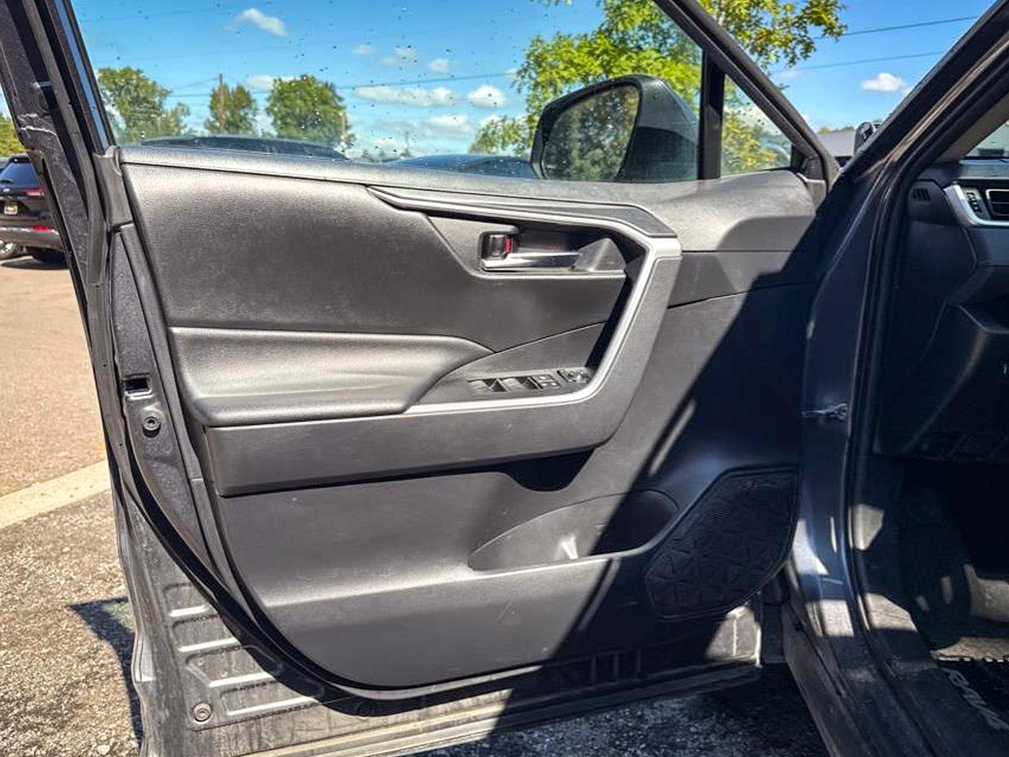 Toyota RAV4 XLE AWD 2019