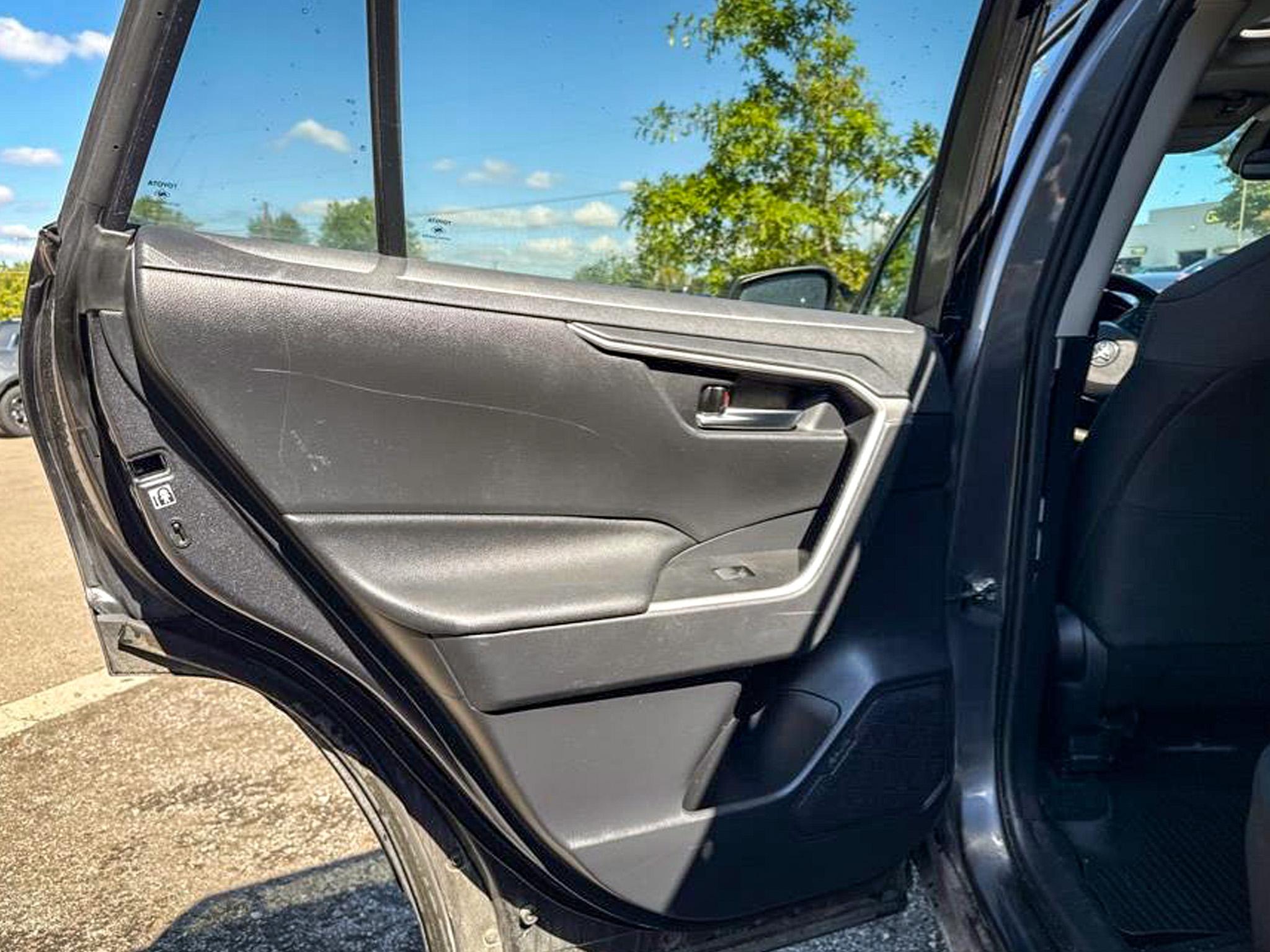 Toyota RAV4 XLE AWD 2019