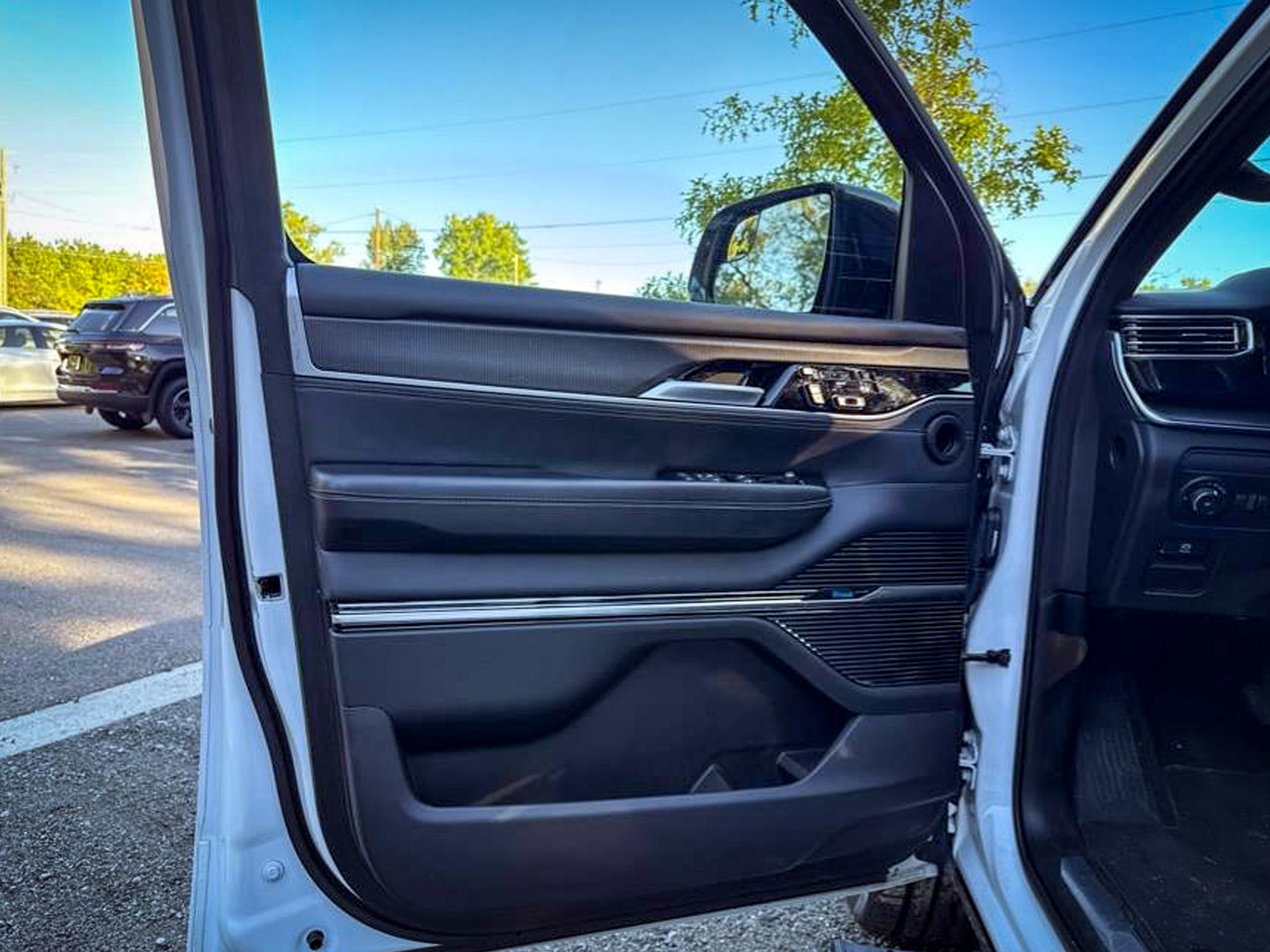 Jeep Grand Wagoneer L Series II Obsidian 4x4 2024