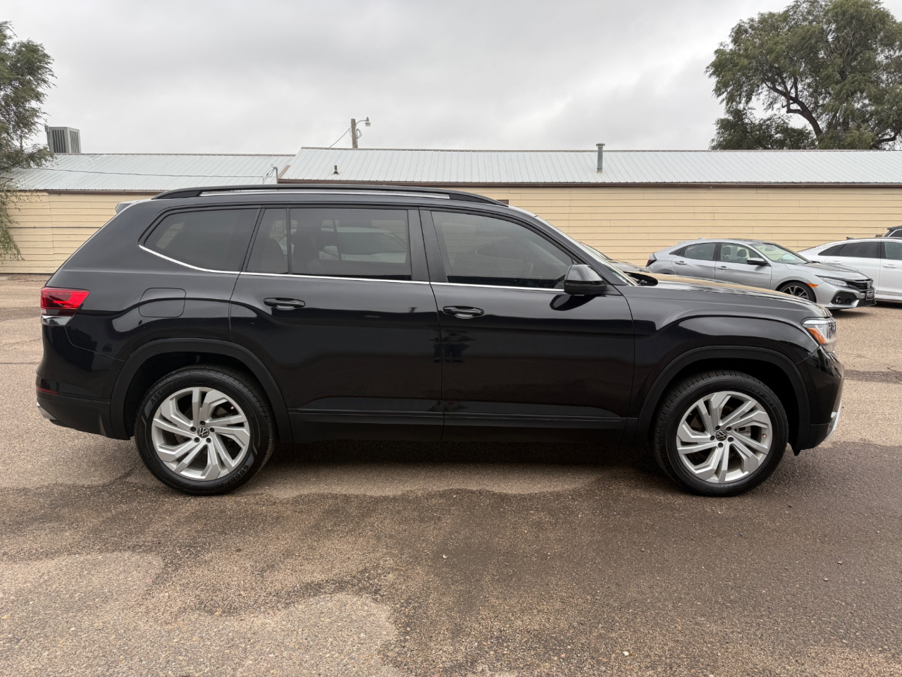 Volkswagen Atlas 2.0T SE w/Technology FWD 2022