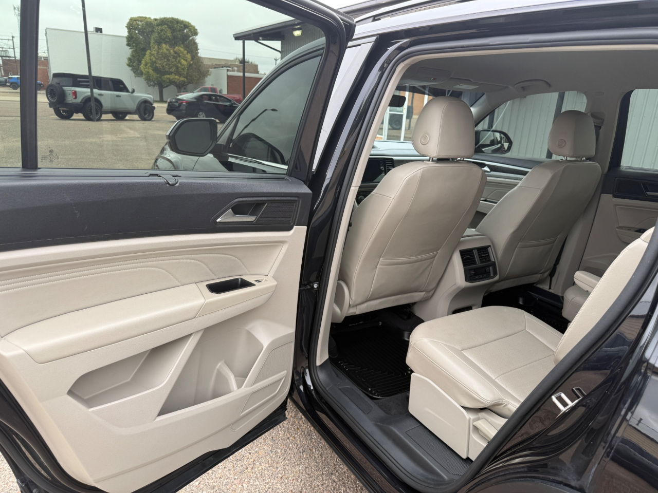 Volkswagen Atlas 2.0T SE w/Technology FWD 2022