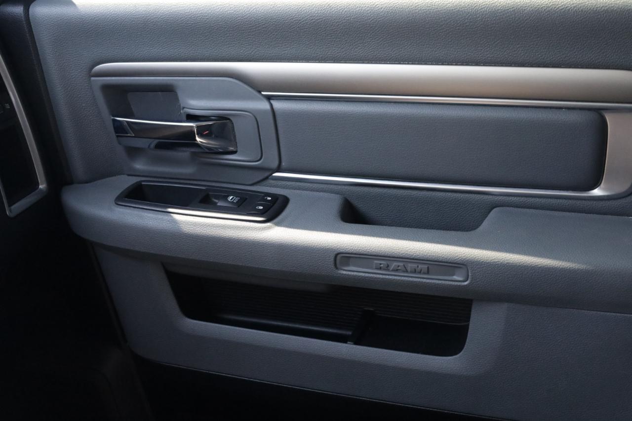 RAM 1500 Classic Warlock 4x4 Crew Cab 5'7" Box 2020