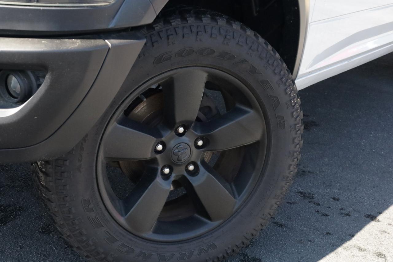 RAM 1500 Classic Warlock 4x4 Crew Cab 5'7" Box 2020