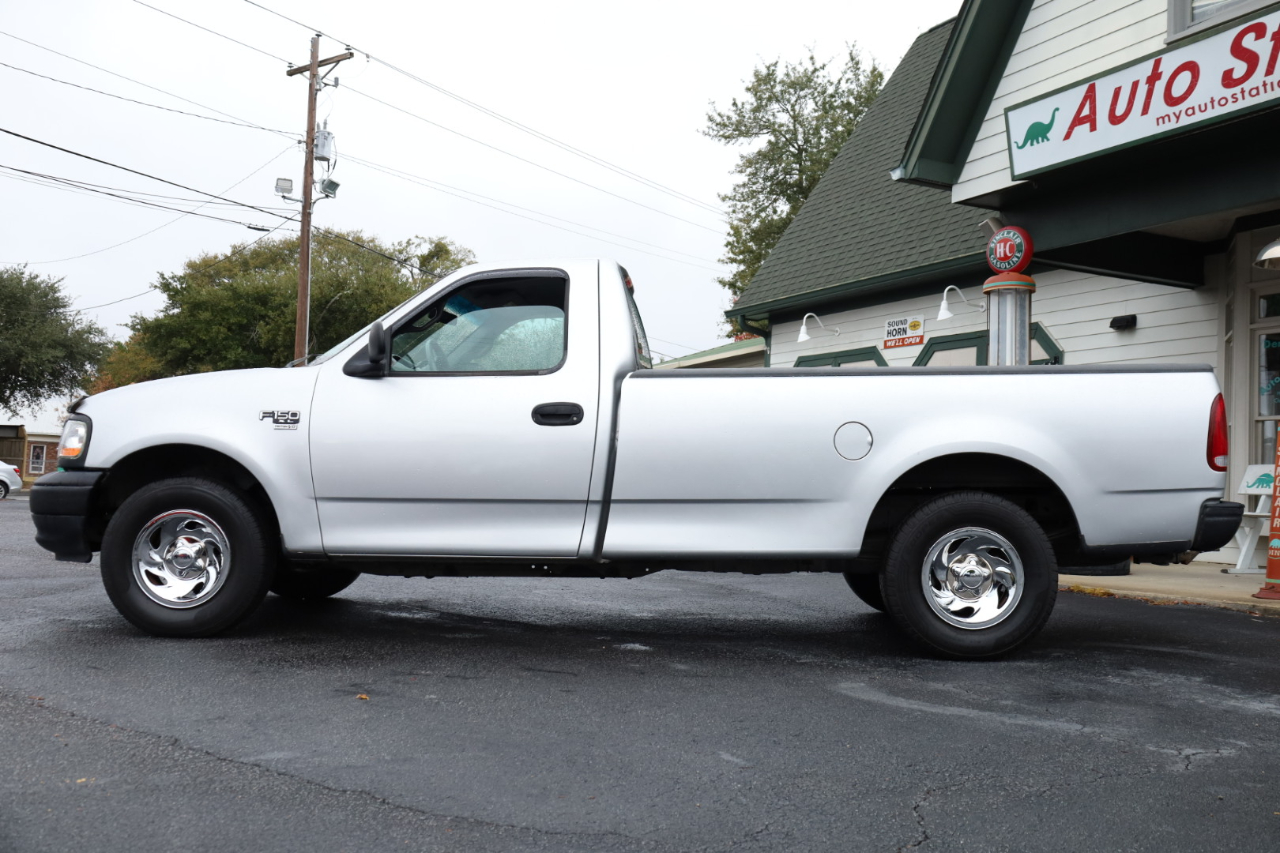Ford F-150 XL Short Bed 2WD 2001