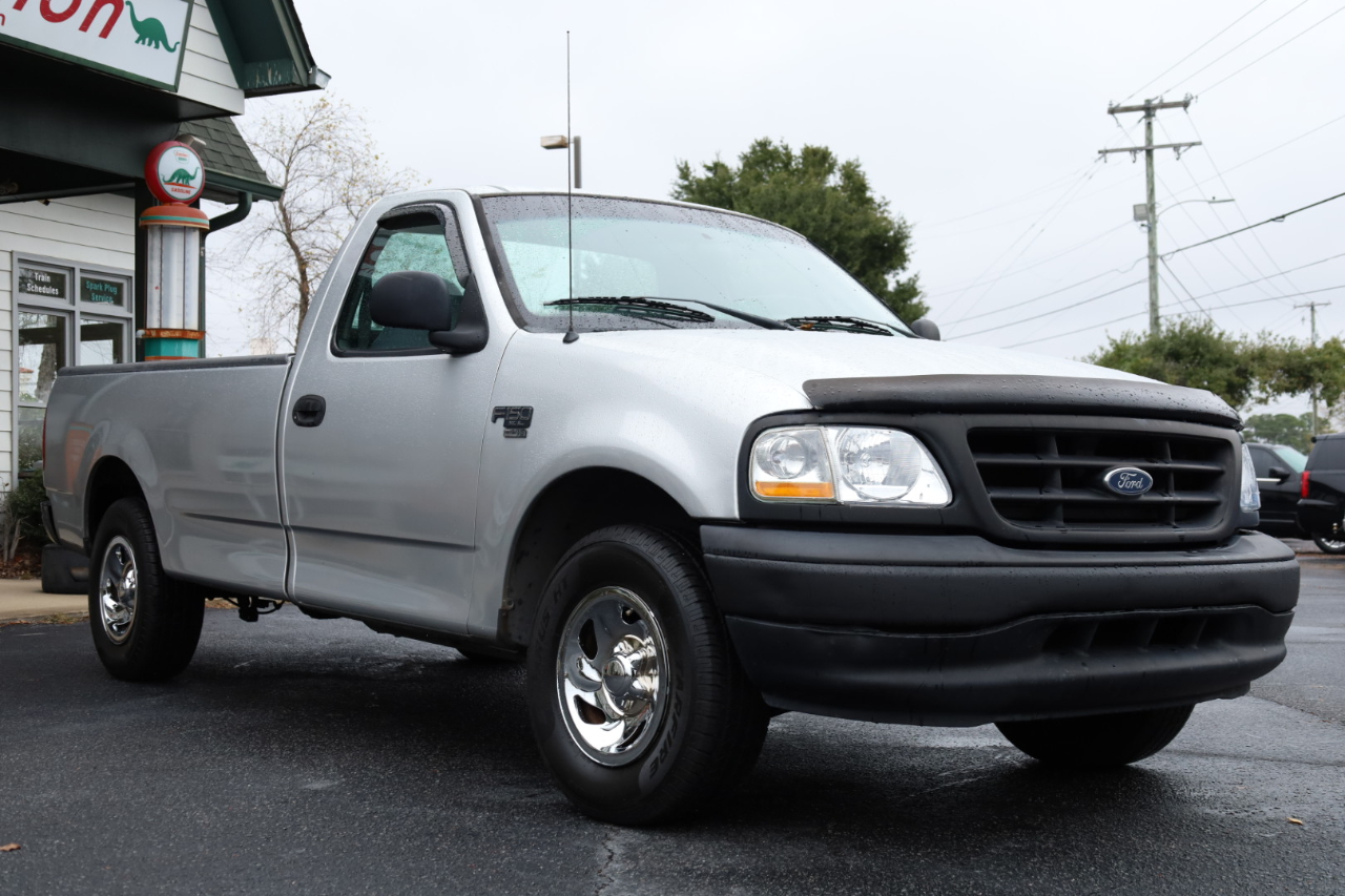Ford F-150 XL Short Bed 2WD 2001
