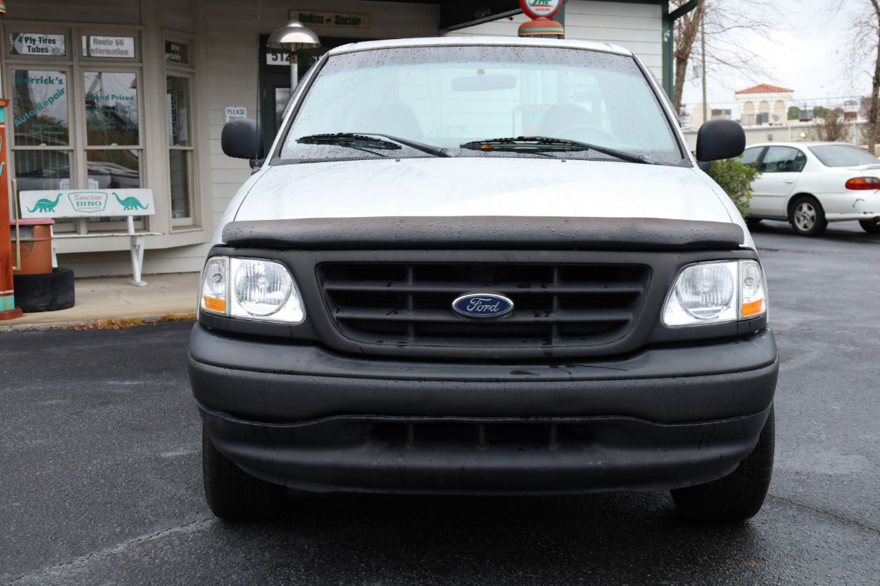 Ford F-150 XL Short Bed 2WD 2001