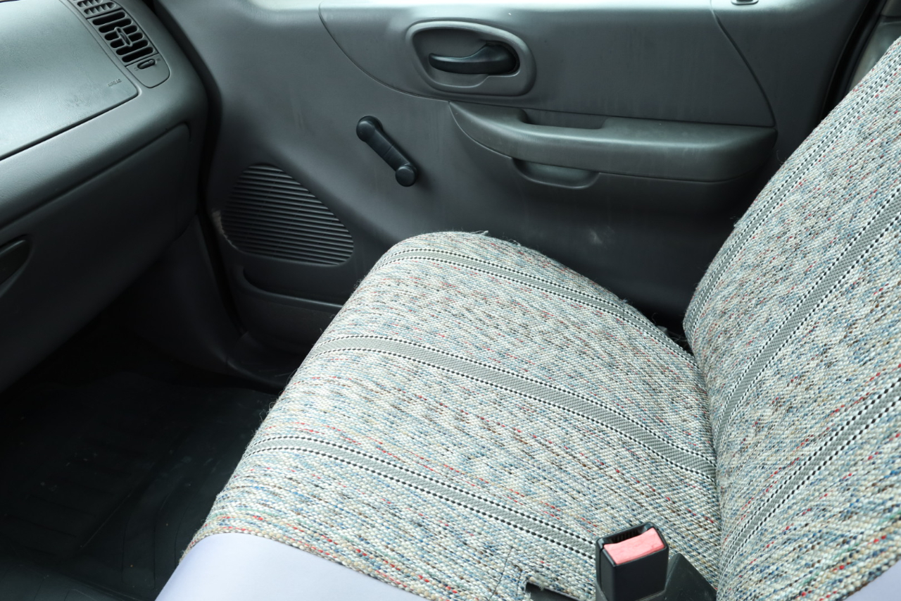 Ford F-150 XL Short Bed 2WD 2001