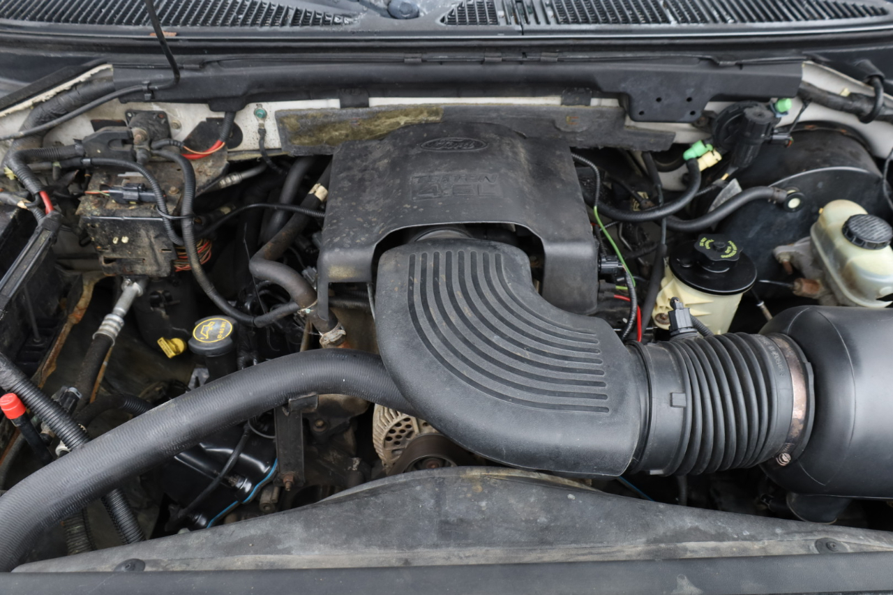 Ford F-150 XL Short Bed 2WD 2001