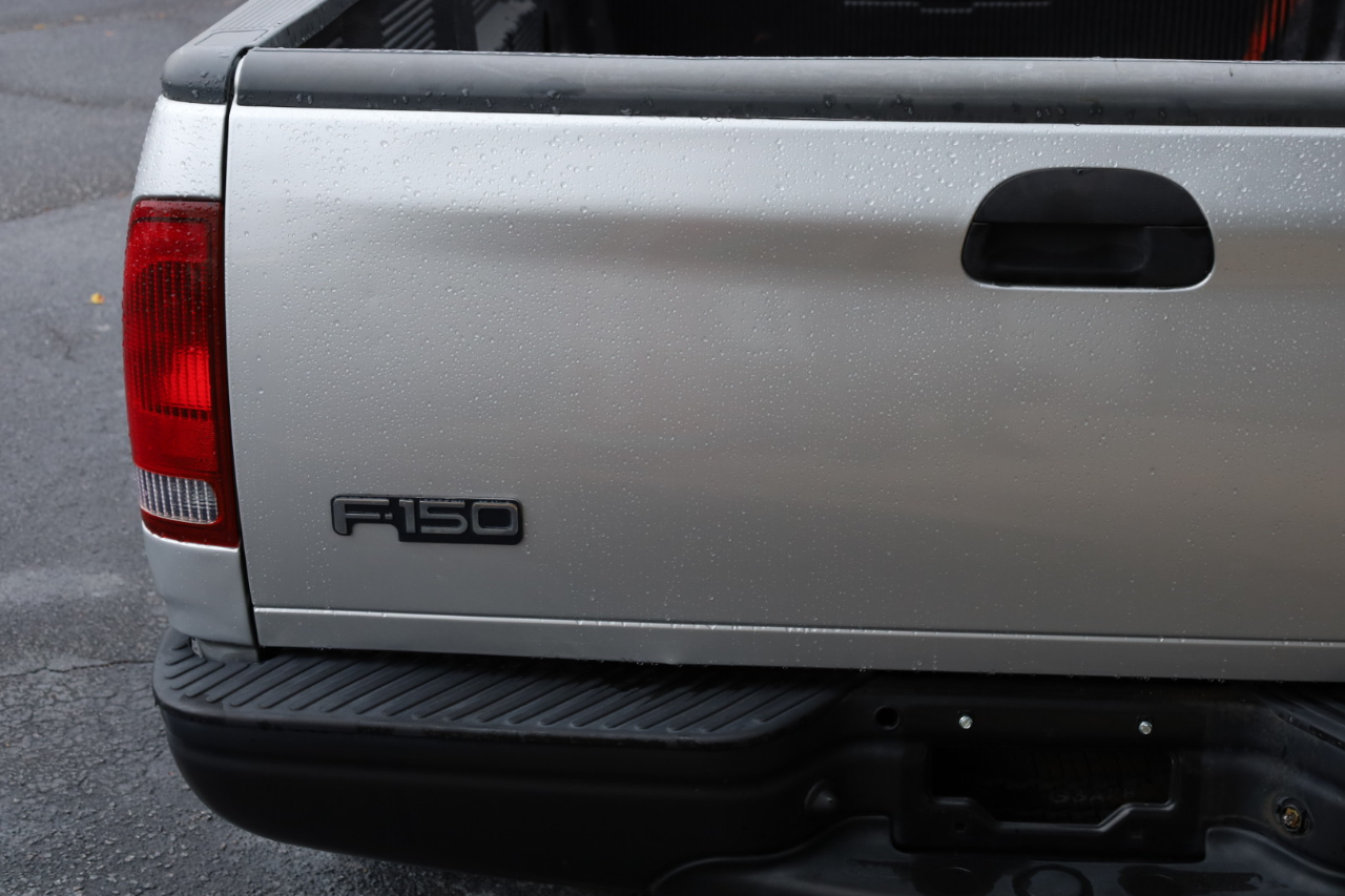 Ford F-150 XL Short Bed 2WD 2001