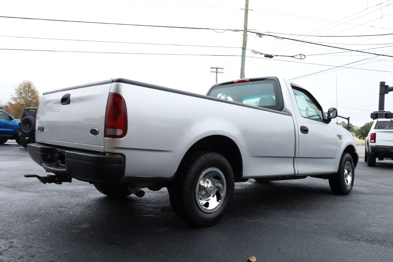 Ford F-150 XL Short Bed 2WD 2001